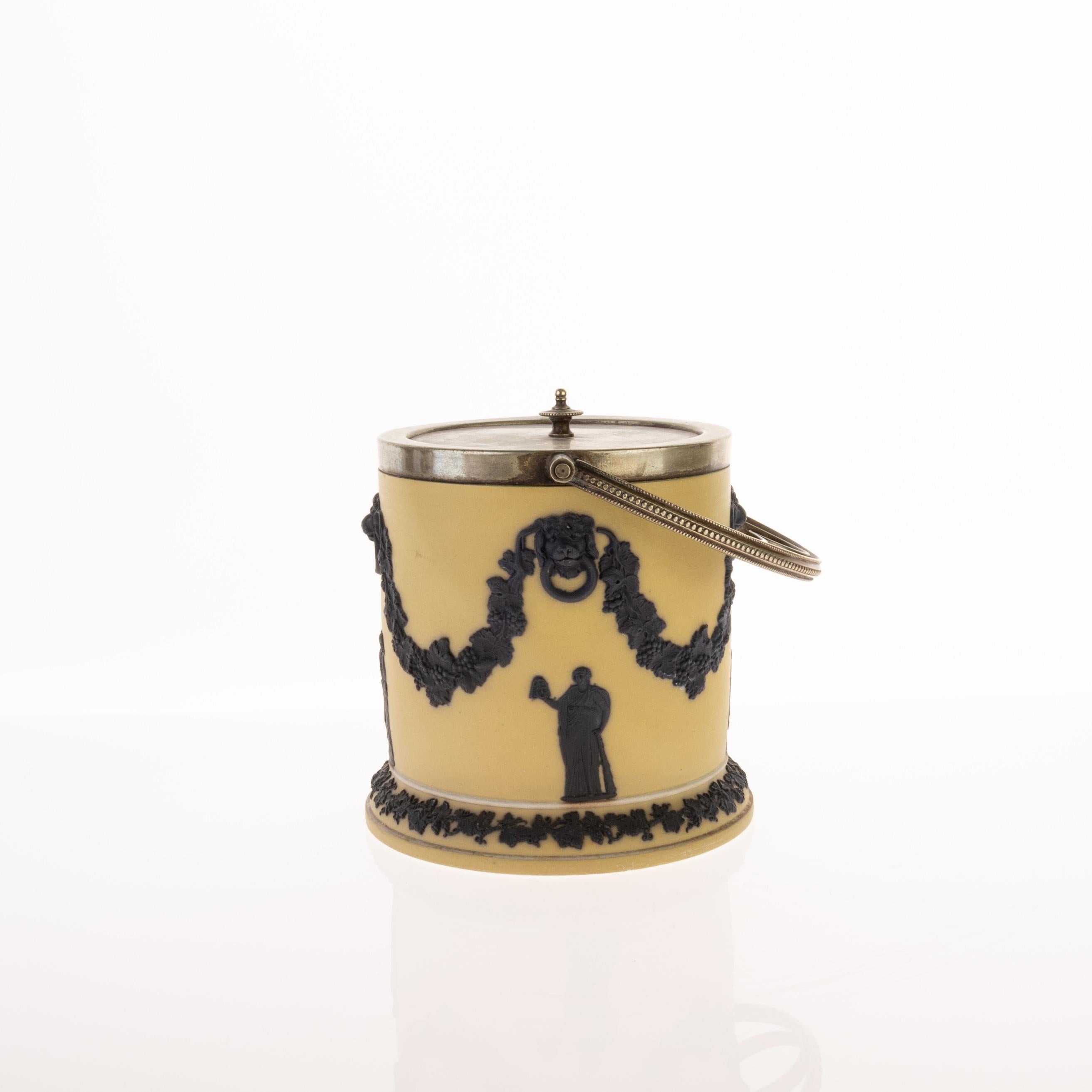 Wedgwood Cane Black Basalt Jasper Dip Neoclassical Biscuit Jar 19. Jahrhundert (Porzellan) im Angebot