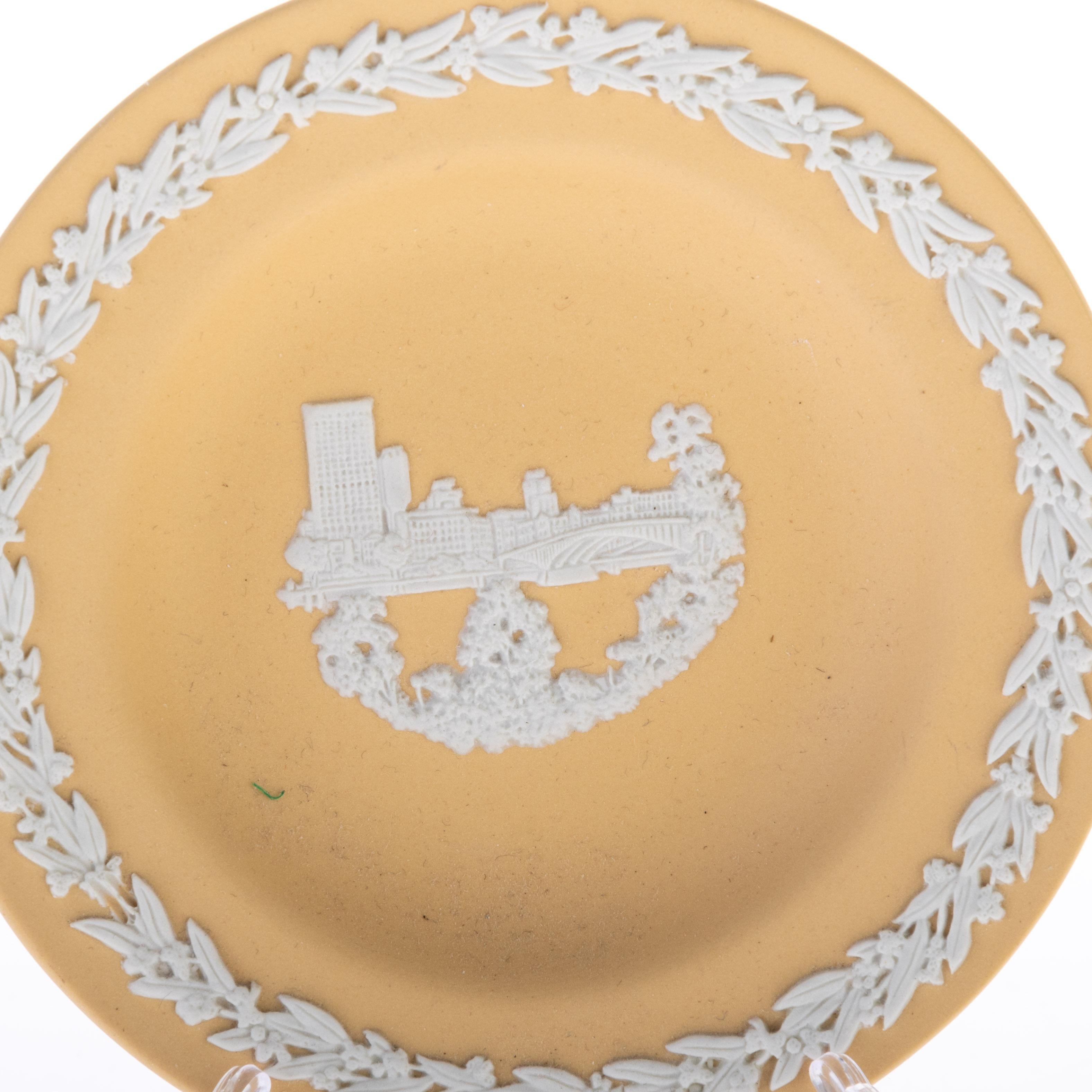 Plato camafeo de jaspe de caña de Wedgwood, con marca impresa en el reverso.


De una colección privada

Envío internacional gratuito.
