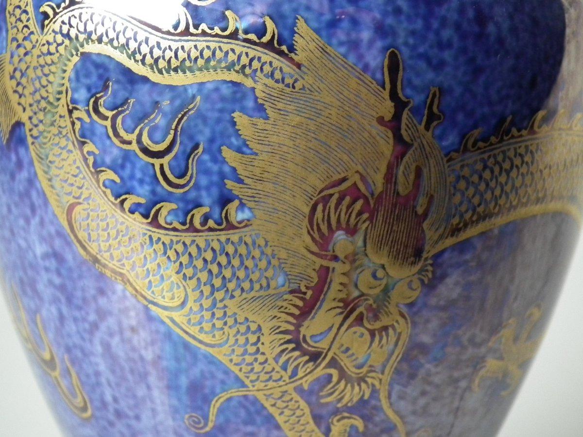 Wedgwood Celestial Dragon Lustre Vase In Good Condition For Sale In Chelmsford, Essex