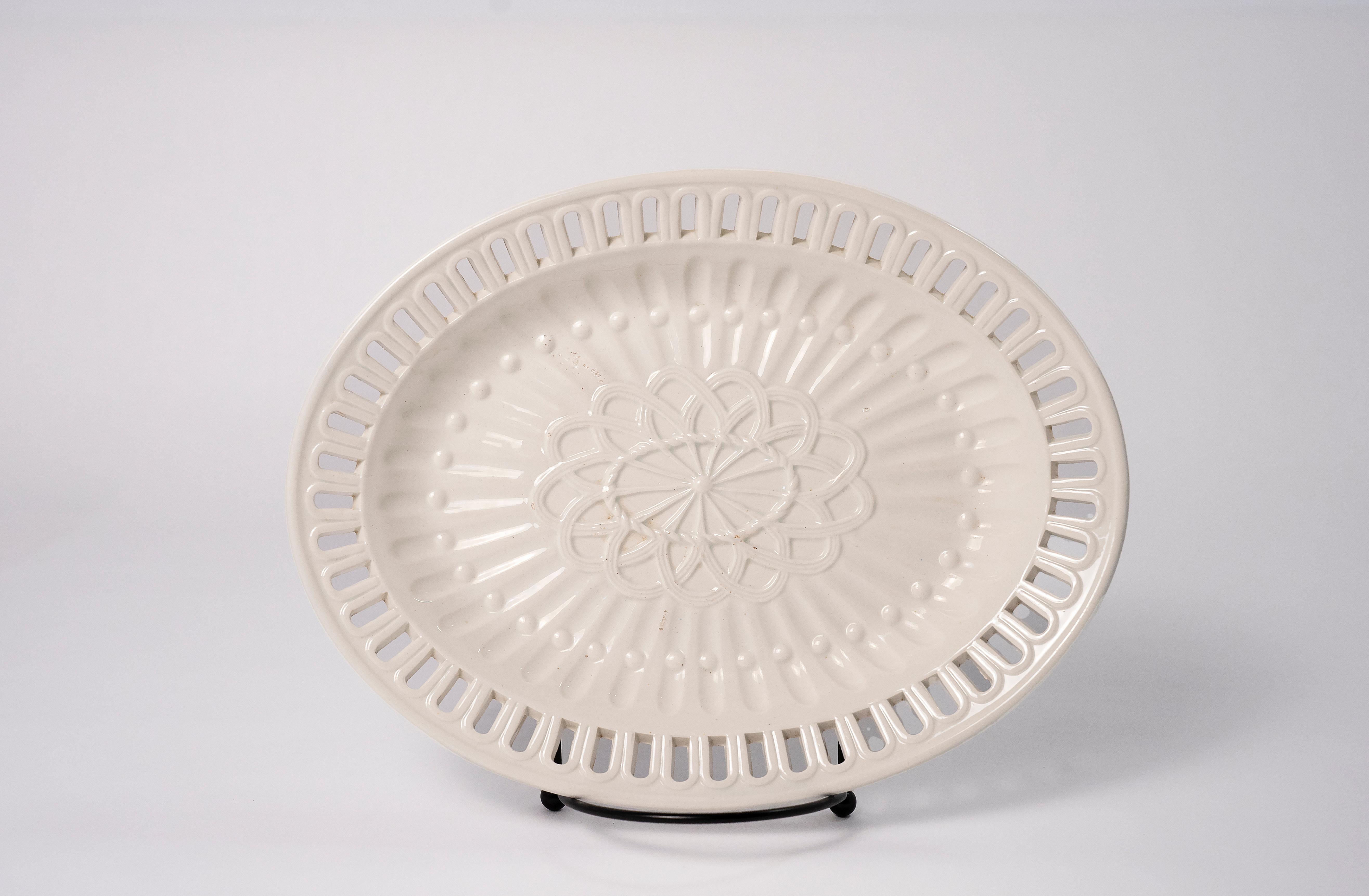 Inglese Cestino e vassoio per creme in Wedgwood, circa 19° secolo, Inghilterra in vendita