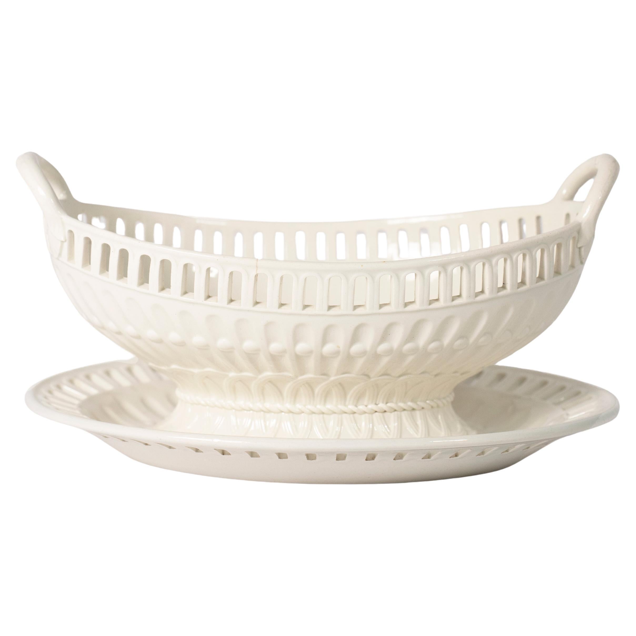CESTA Y BANDEJA DE CREAMWOOD DE WEDGWOOD, Circa Siglo XIX Inglaterra