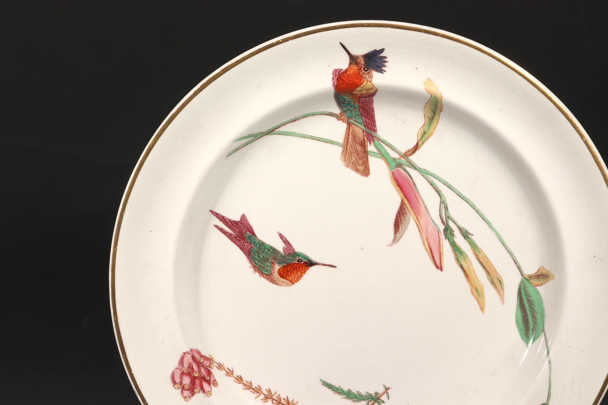Wedgwood Cremefarbenes Geschirr mit Hummingbird-Schmetterling- und Blumenmuster, Nr. 7961 (Mittleres 19. Jahrhundert) im Angebot