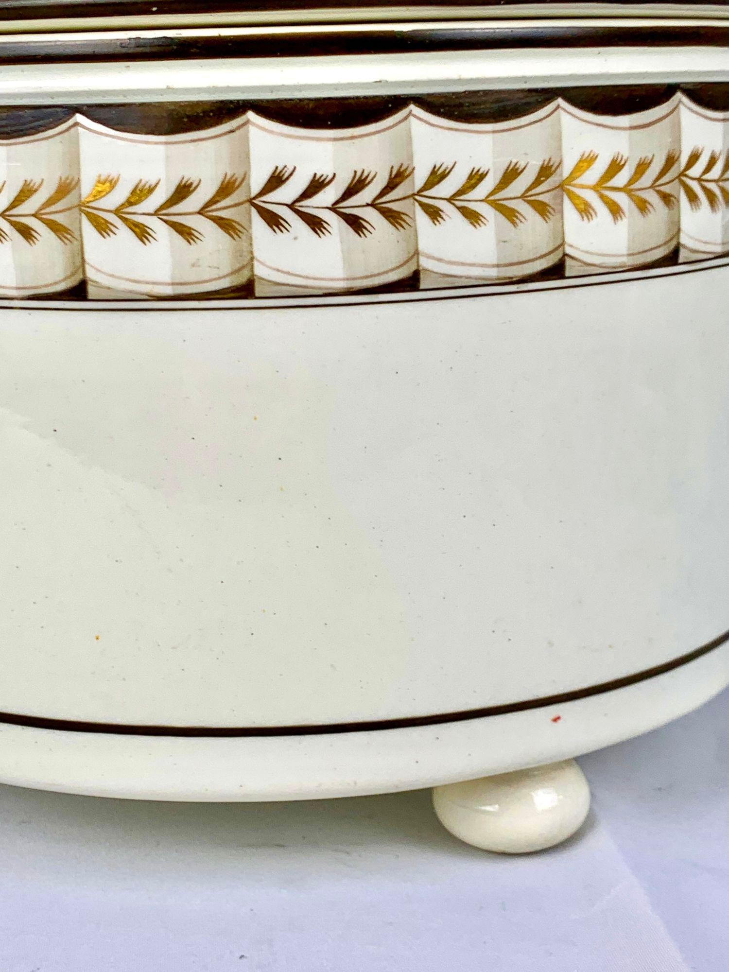 Wedgwood Creamware Ice Pail and Fruit Cooler Lag & Feather Pattern England 1820 In Excellent Condition In Katonah, NY