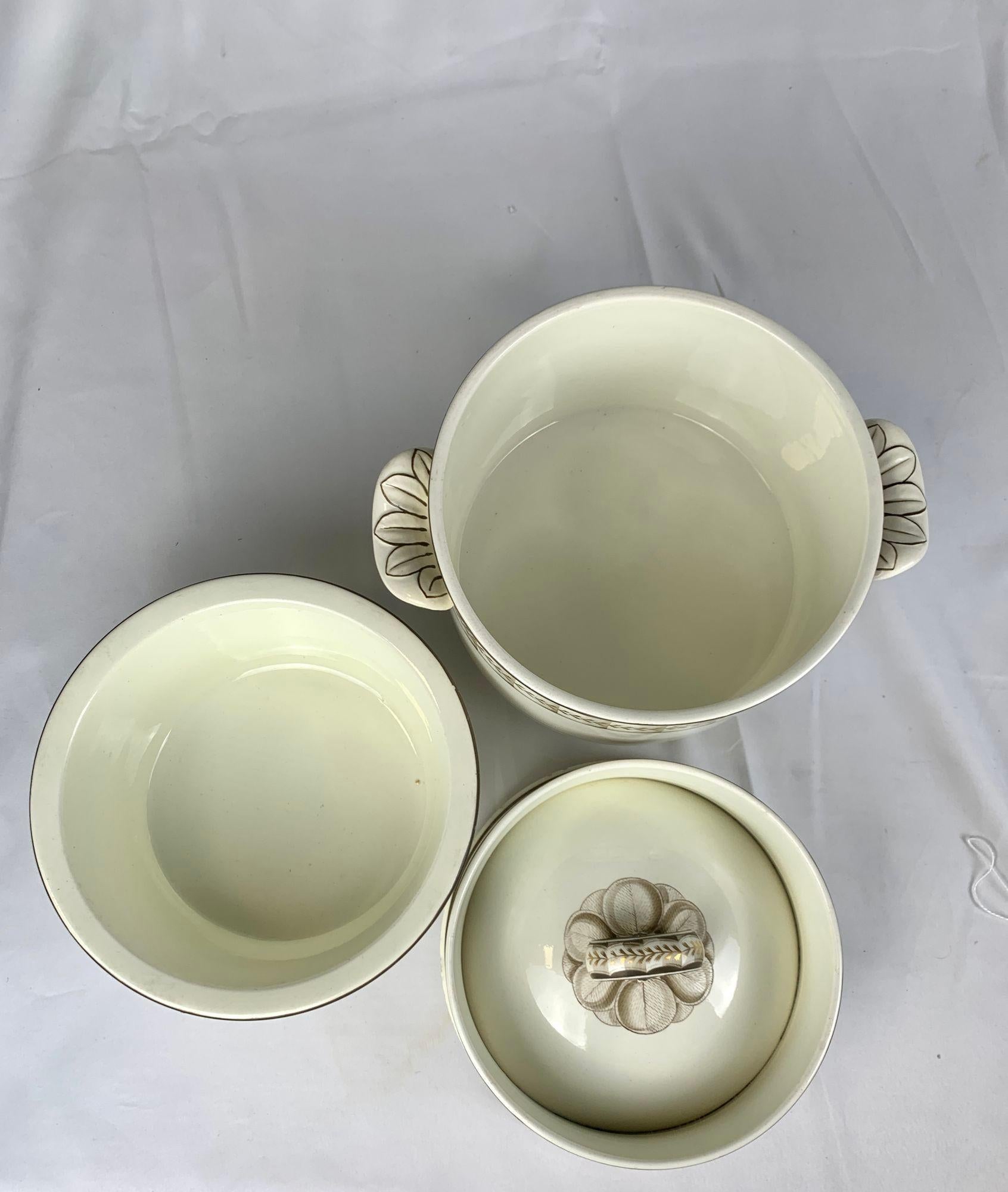19th Century Wedgwood Creamware Ice Pail and Fruit Cooler Lag & Feather Pattern England 1820
