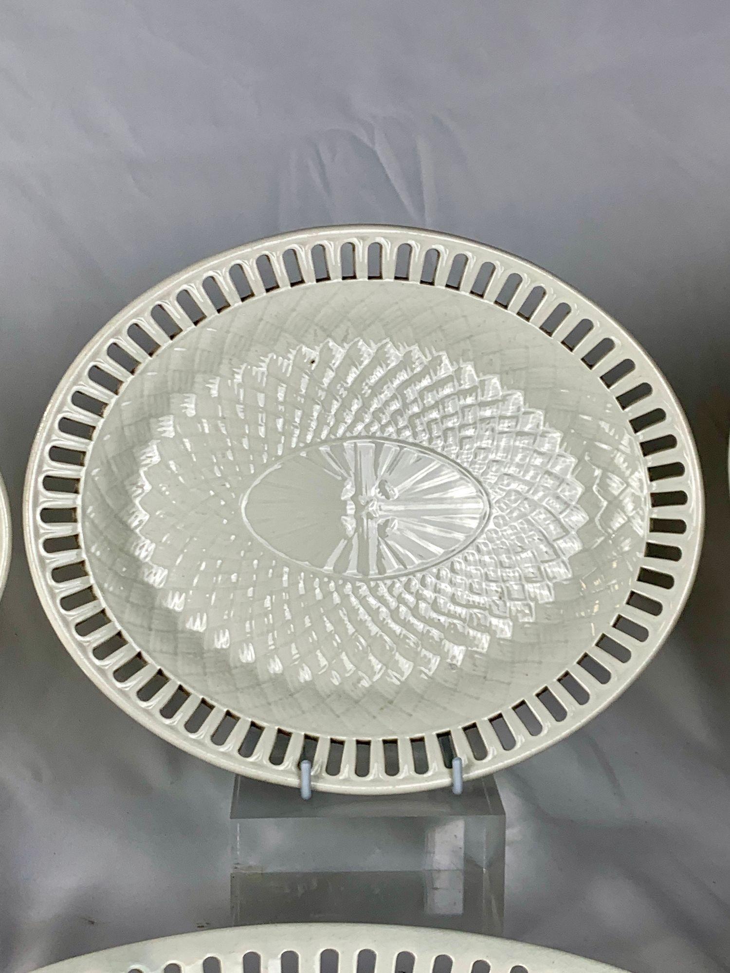 Juego de tres cestas Wedgwood de cerámica cremosa, graduadas en tamaño, Inglaterra Circa 1830 Cerámica Creamware en venta