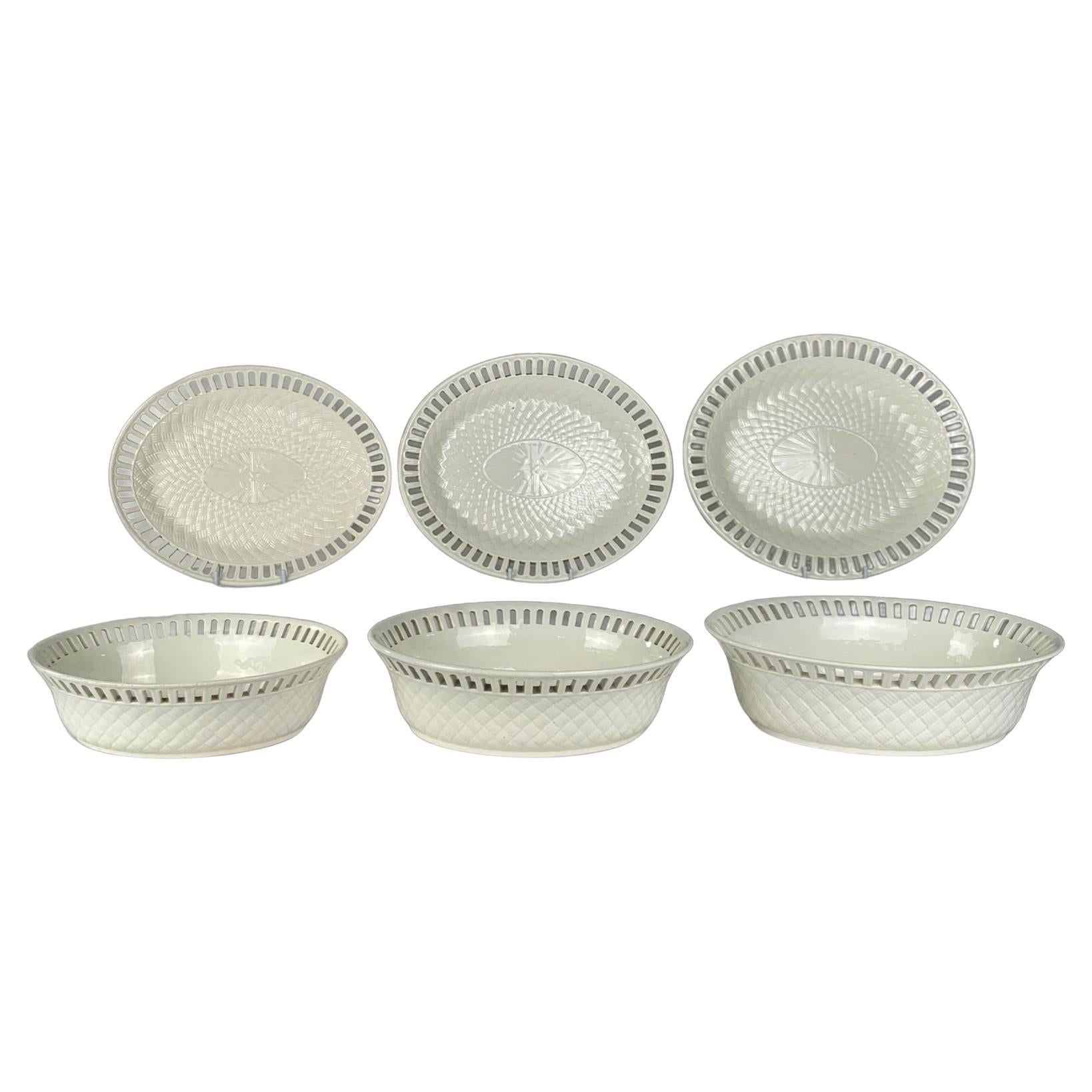 Juego de tres cestas Wedgwood de cerámica cremosa, graduadas en tamaño, Inglaterra Circa 1830