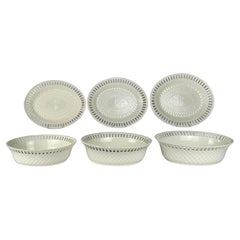 Juego de tres cestas Wedgwood de cerámica cremosa, graduadas en tamaño, Inglaterra Circa 1830