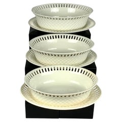 Juego de tres cestas Wedgwood de cerámica cremosa, graduadas en tamaño, Inglaterra Circa 1830