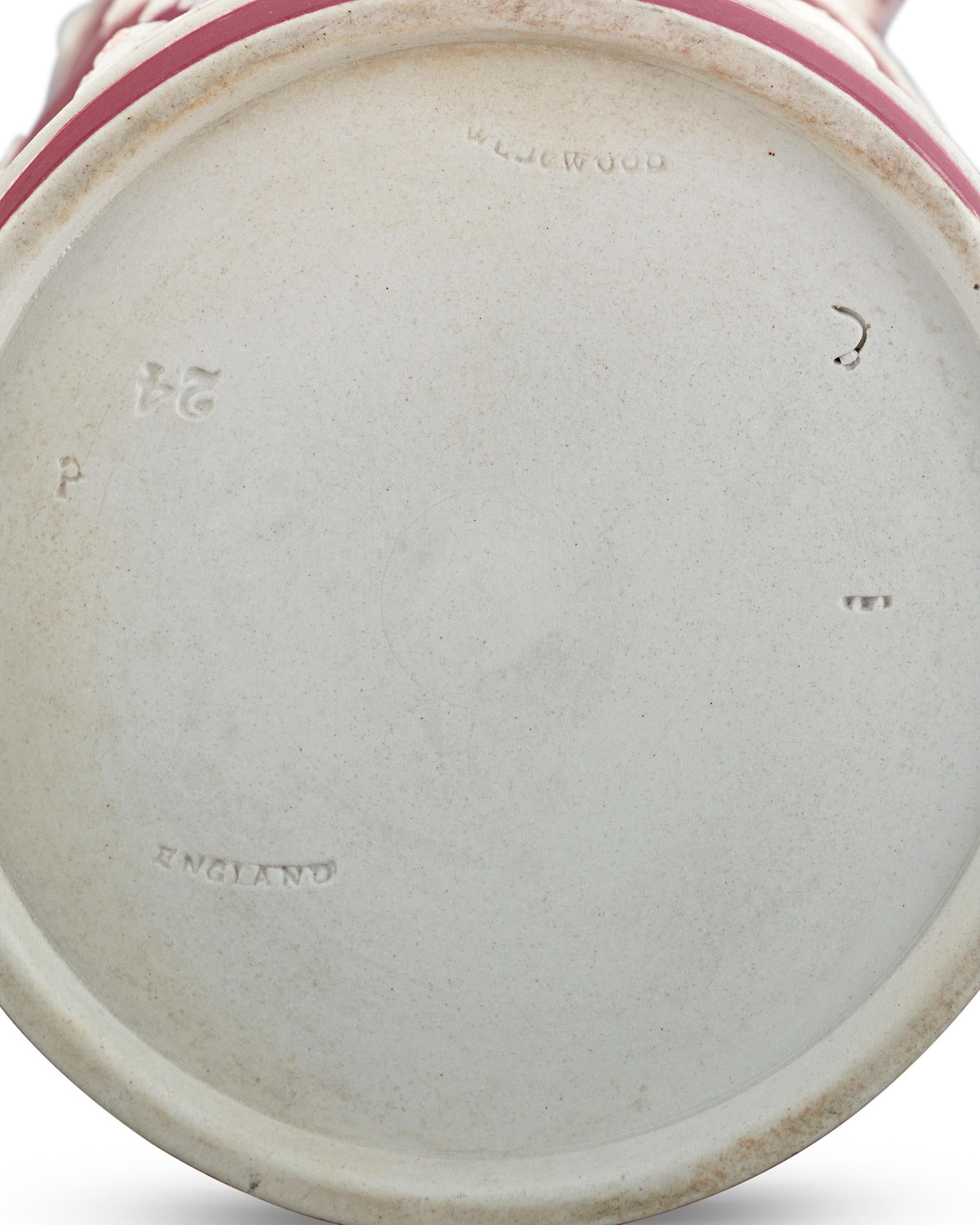 Neoclassico Brocca in diaspro cremisi Wedgwood in vendita