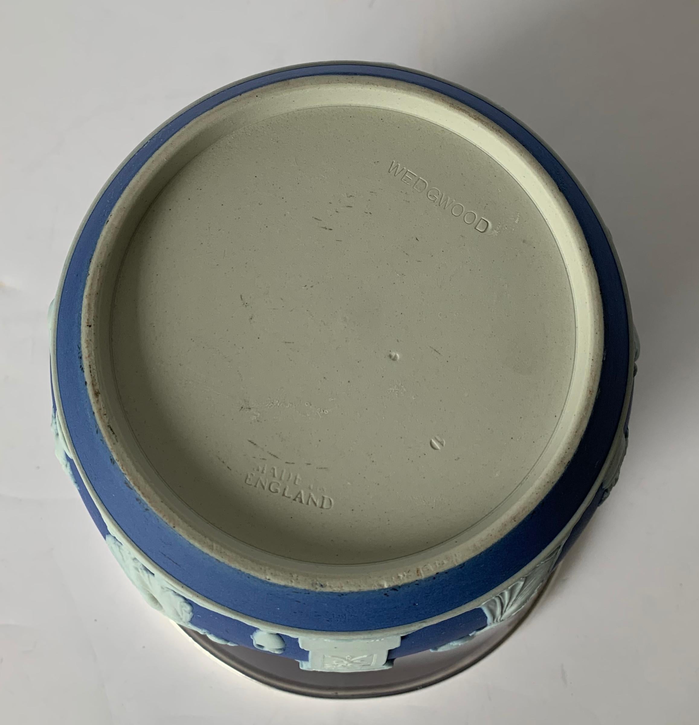 Wedgwood Dark Blue Jasperware Biscuit Barrel In Good Condition In Stamford, CT