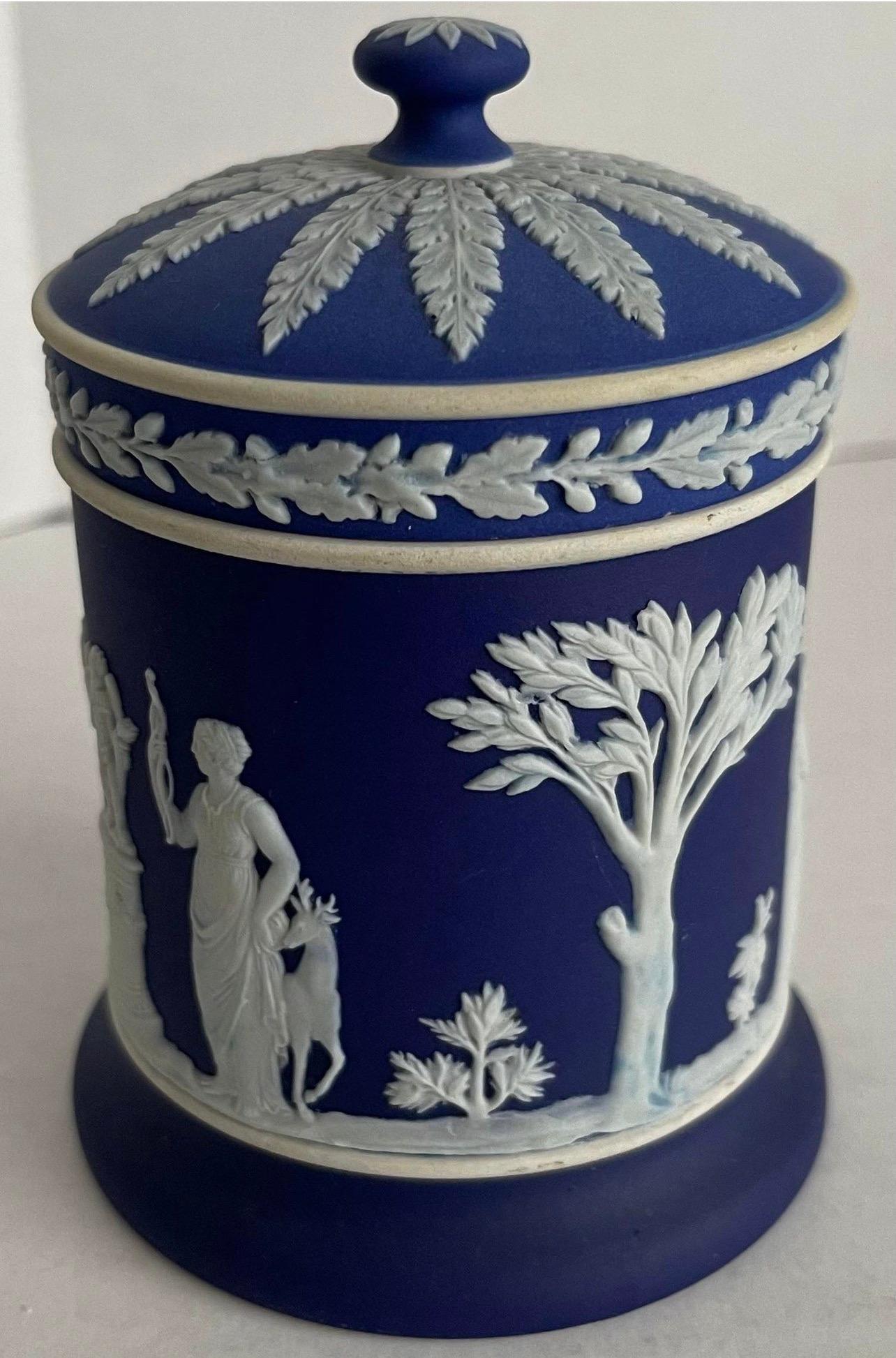Anglais Pot à tabac Wedgwood bleu foncé en vente