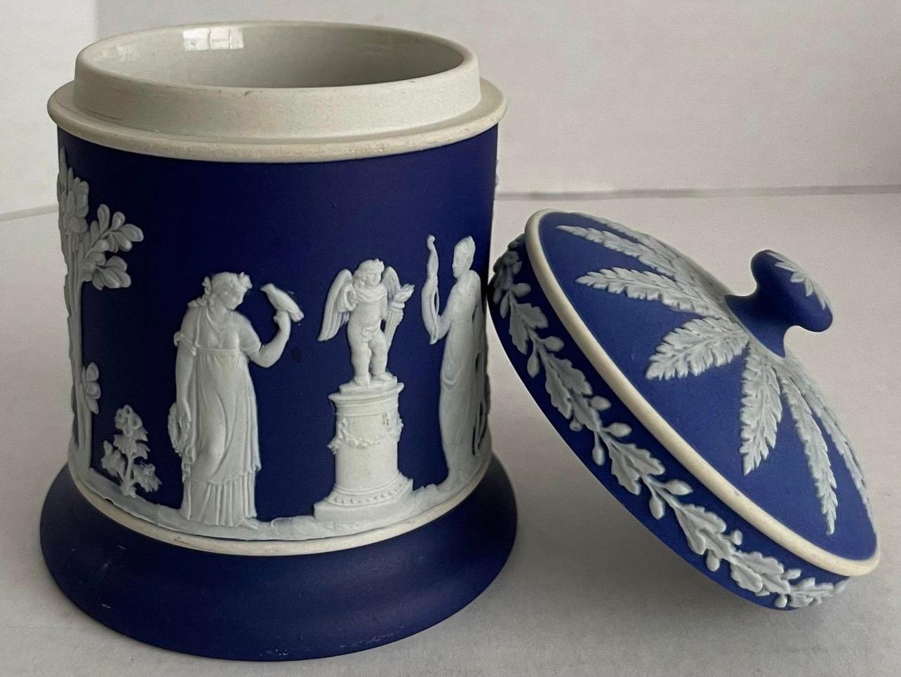 Céramique Pot à tabac Wedgwood bleu foncé en vente