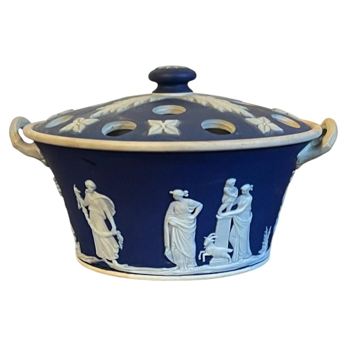 How do I date Wedgwood?
