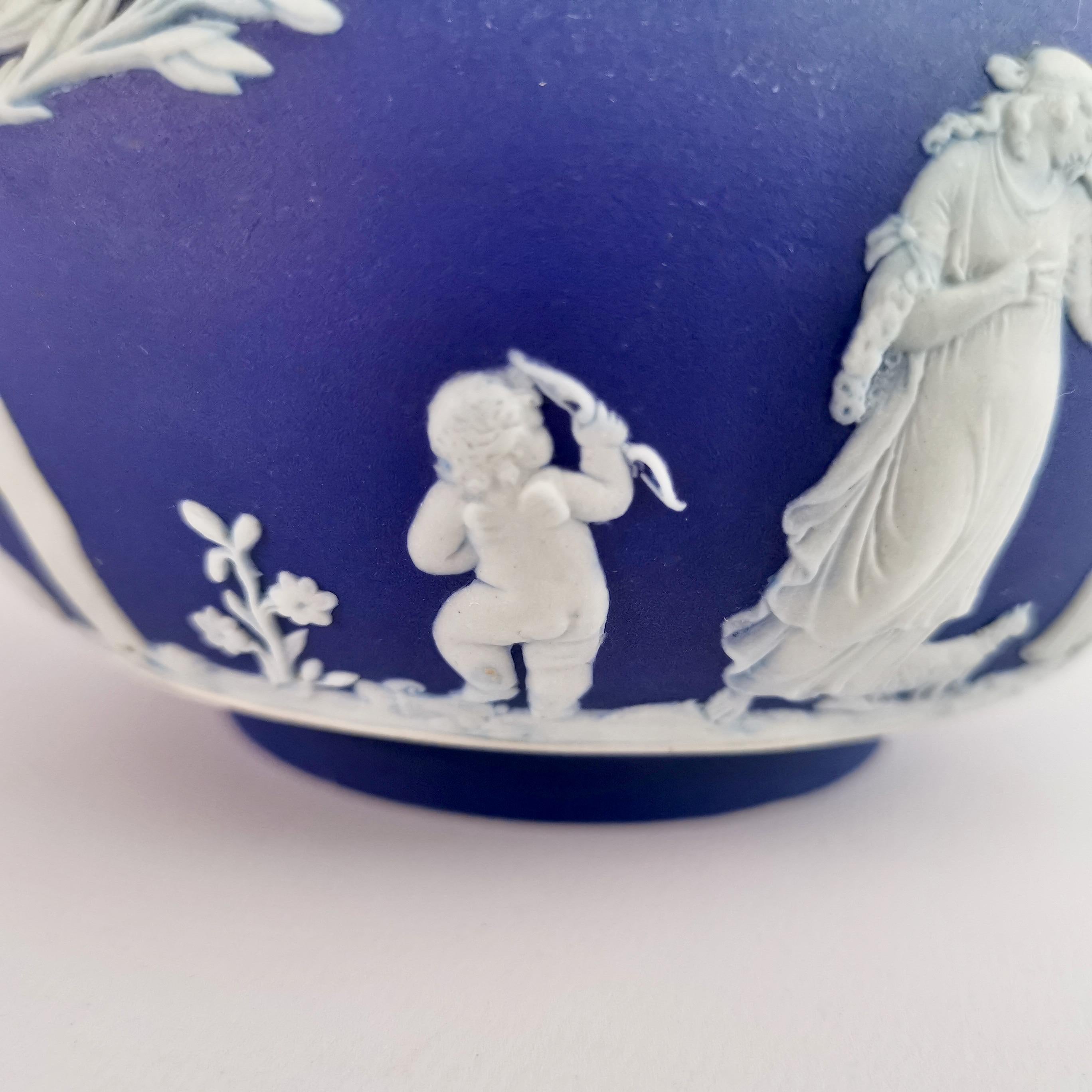 Wedgwood Dark Blue Neoclassical Jasperware Porcelain Teapot, 1 Pint, 1921 In Good Condition In London, GB