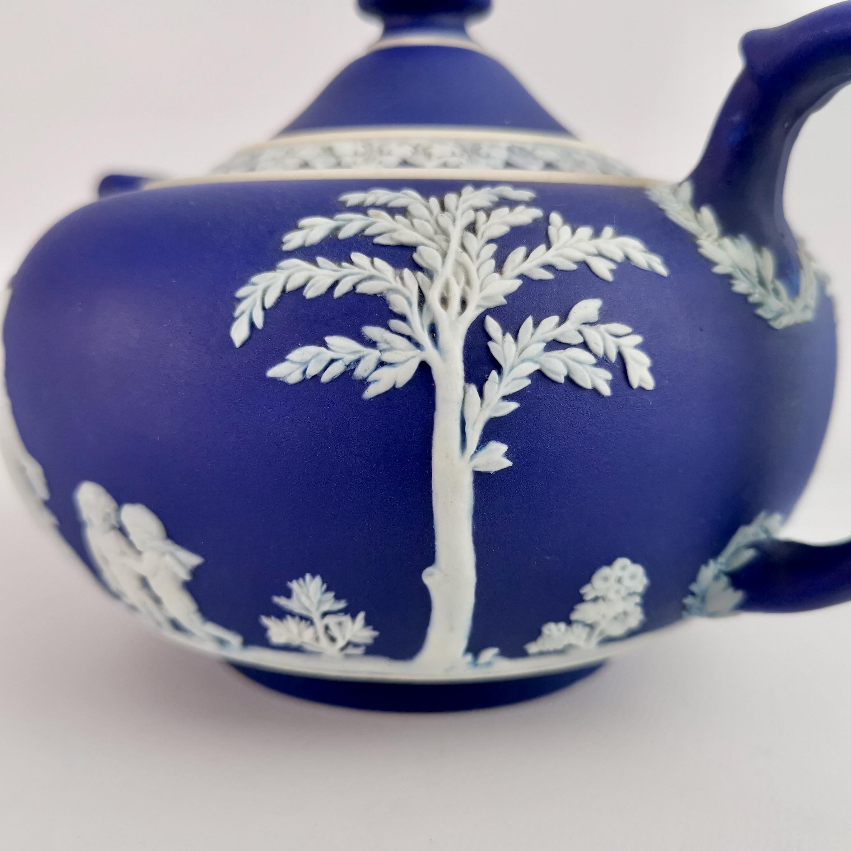 Early 20th Century Wedgwood Dark Blue Neoclassical Jasperware Porcelain Teapot, 1 Pint, 1921