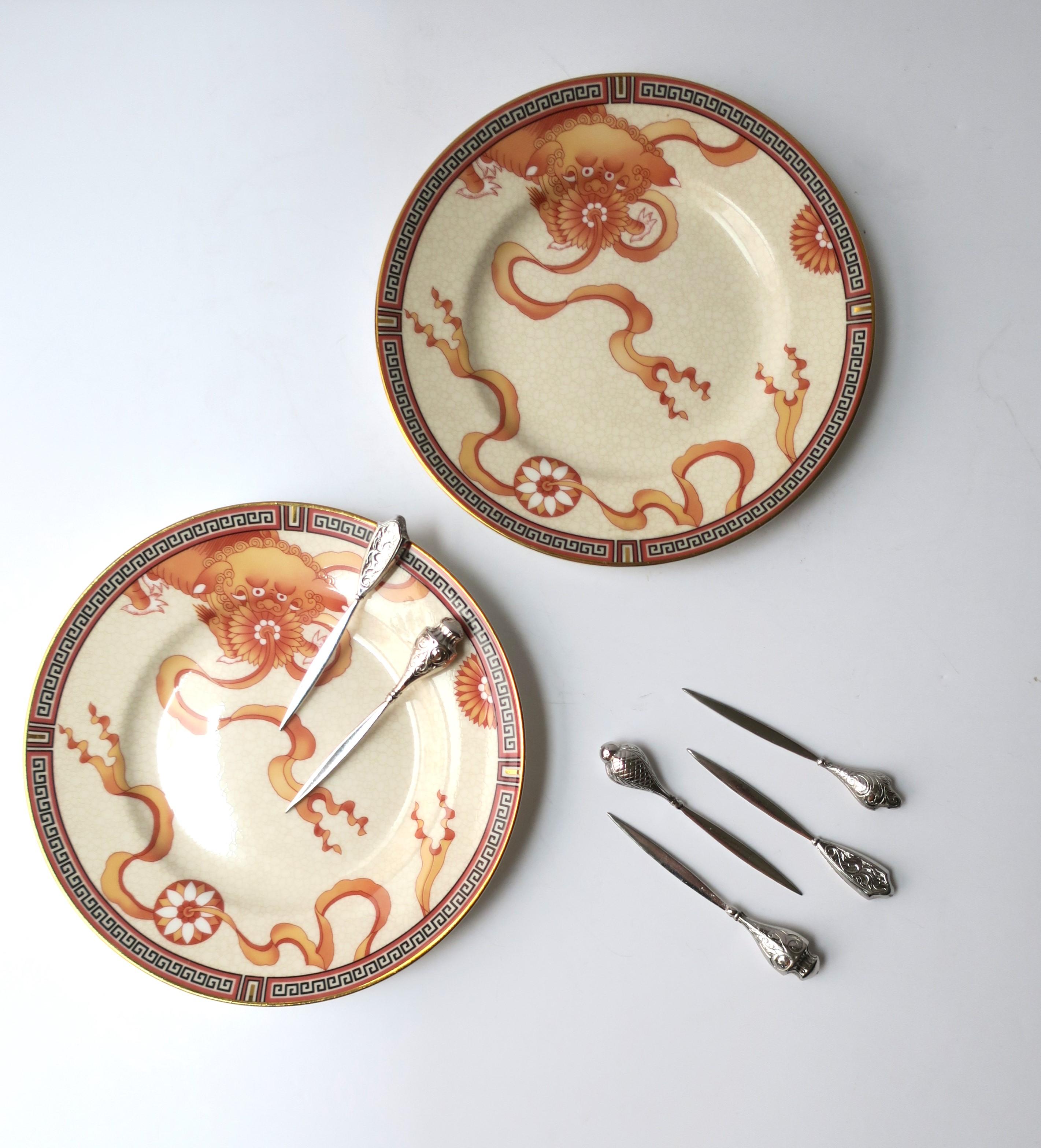 20th Century Wedgwood Dynasty Porcelain Plates, Set of 2 For Sale