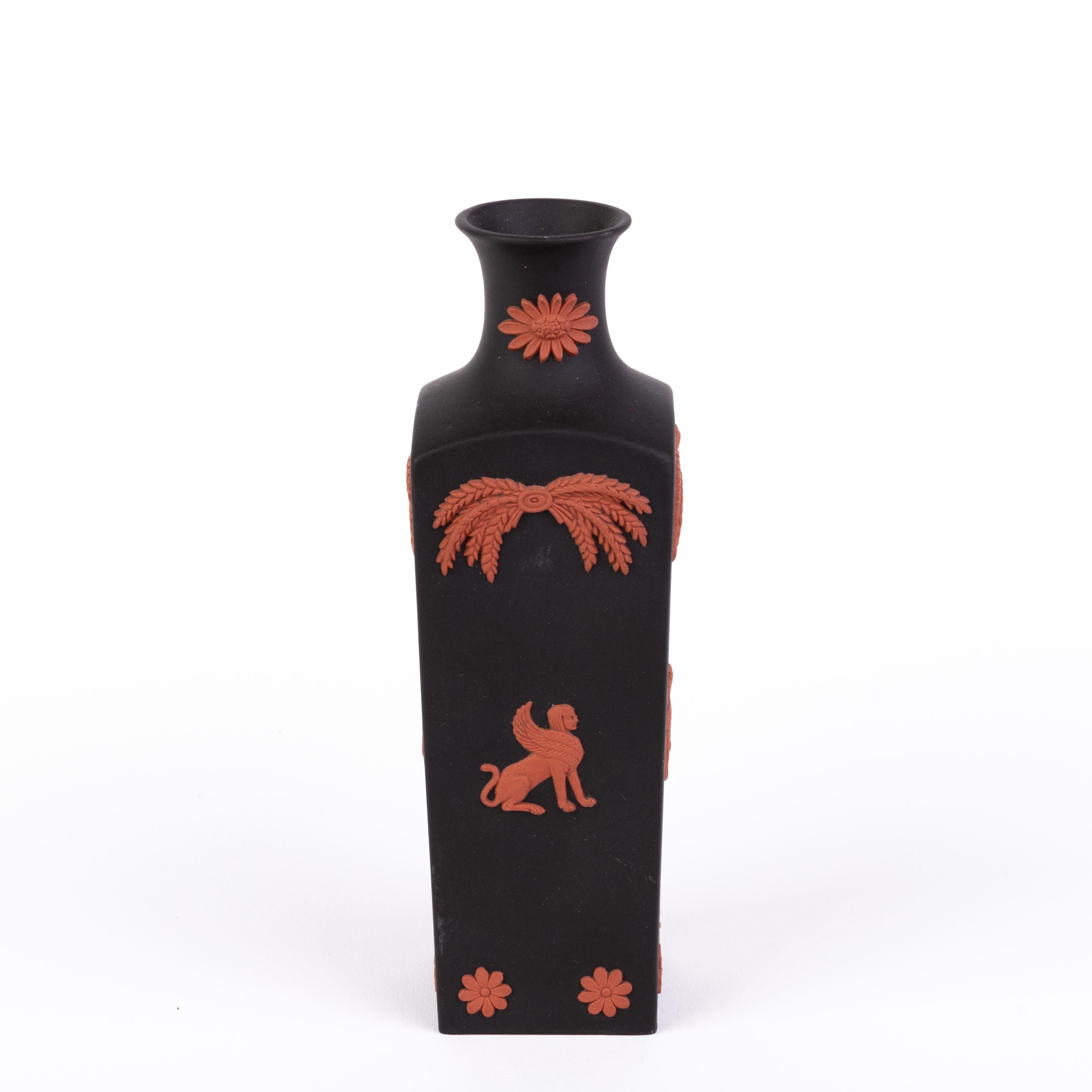 Wedgwood Egyptian Revival Black Jasperware & Terracotta Cameo Sphinx Vase
Good condition
Free international shipping.