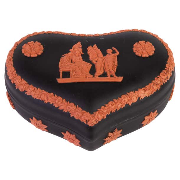 Wedgwood Egyptian Terracotta on Black Basalt Trinket Box For Sale at ...