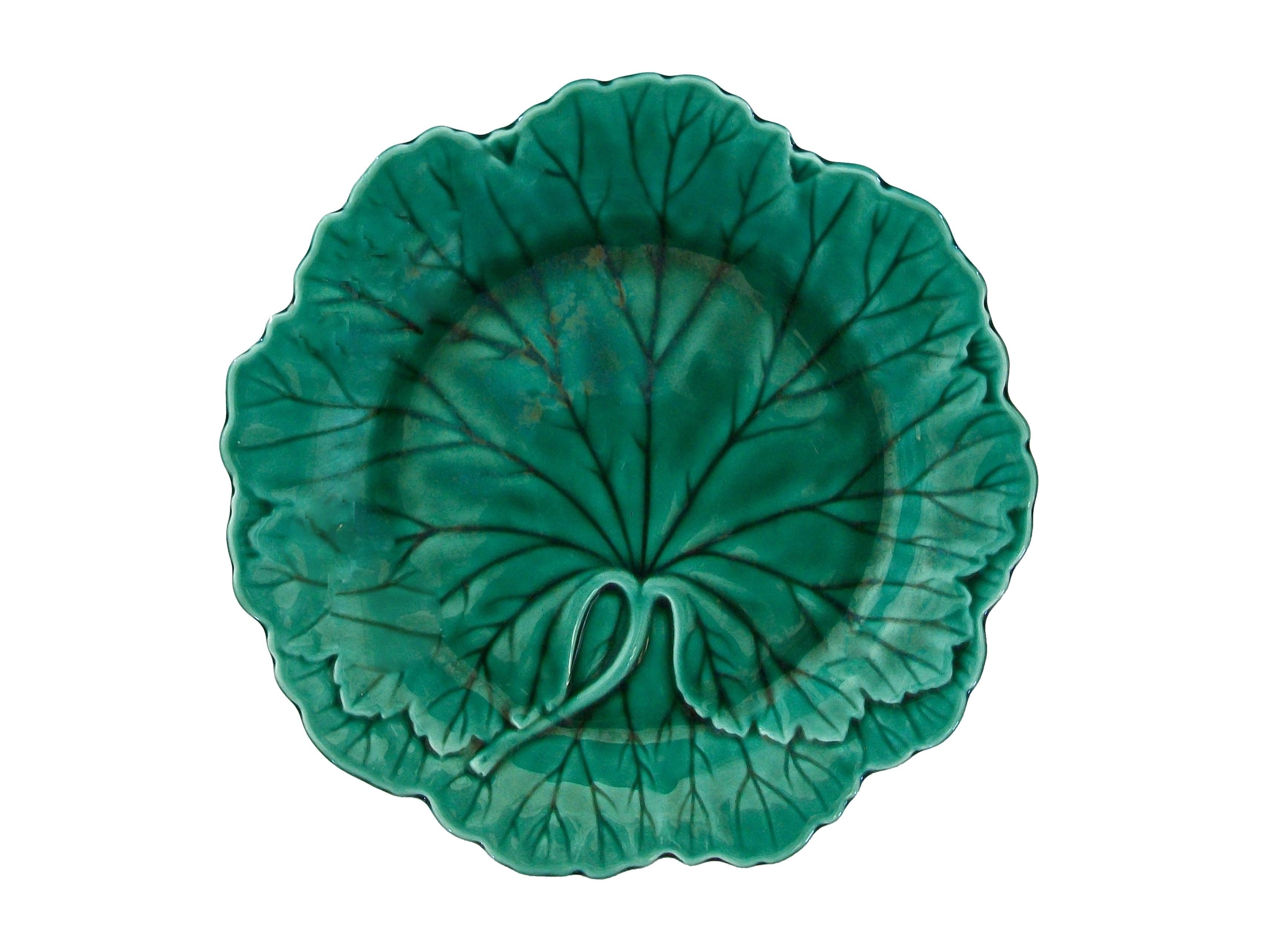 WEDGWOOD - Vintage embossed ceramic leaf plate - iridescent green glaze - embossed mark and black back stamp - United Kingdom - circa 1950's.

Excellent / mint vintage condition - no loss - no damage - no restoration - minimal signs of age and