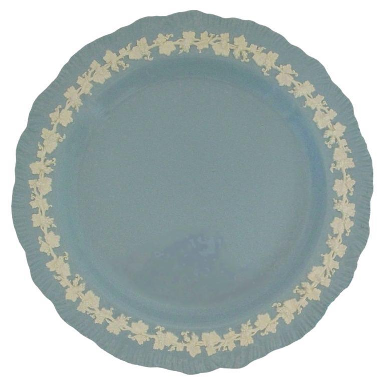 Wedgwood, runde Platte aus geprägtem Queens Ware, Vereinigtes Königreich, ca. 1950er Jahre im Angebot