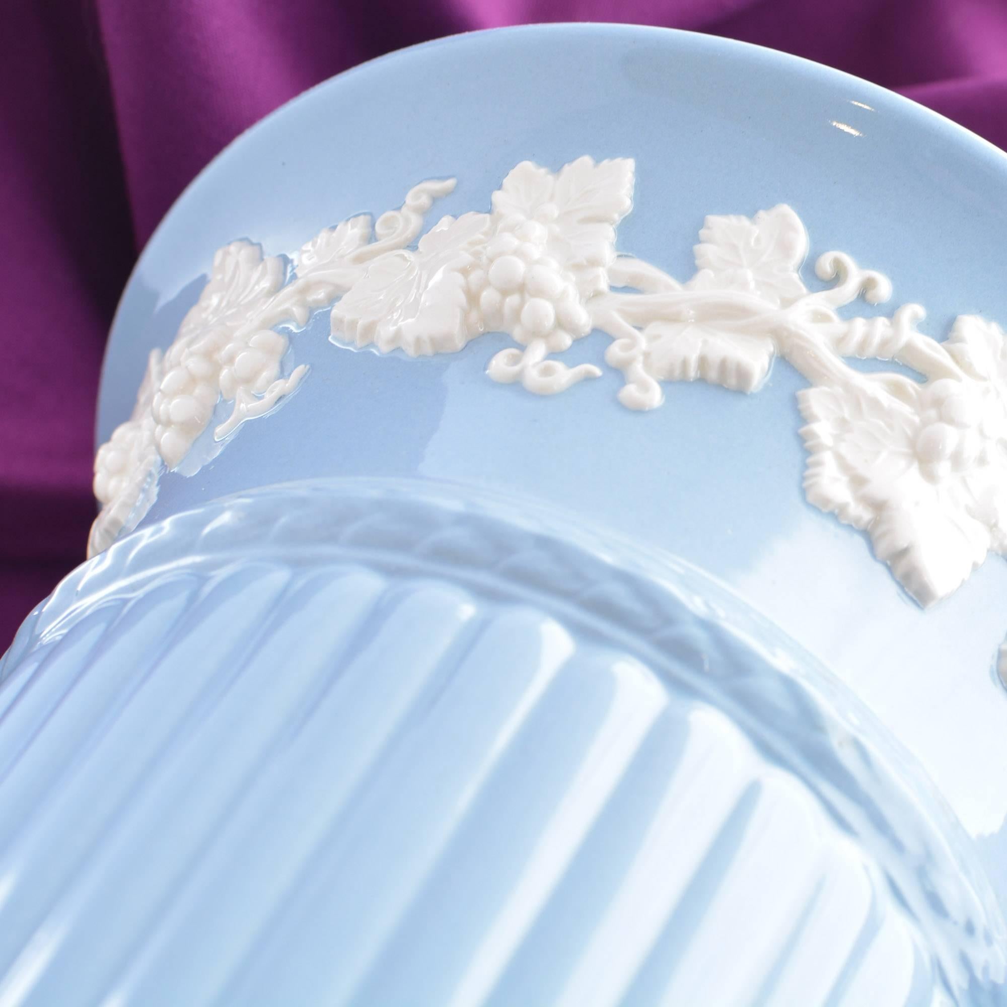 Embossé Vase Wedgwood « Queen » en relief