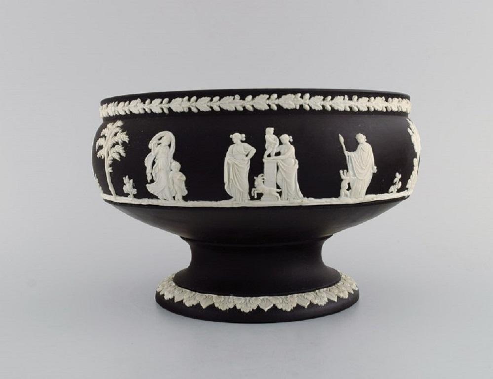 Neoclassical Revival Wedgwood, England. Rare bowl in black stoneware with classicist scenes in white.