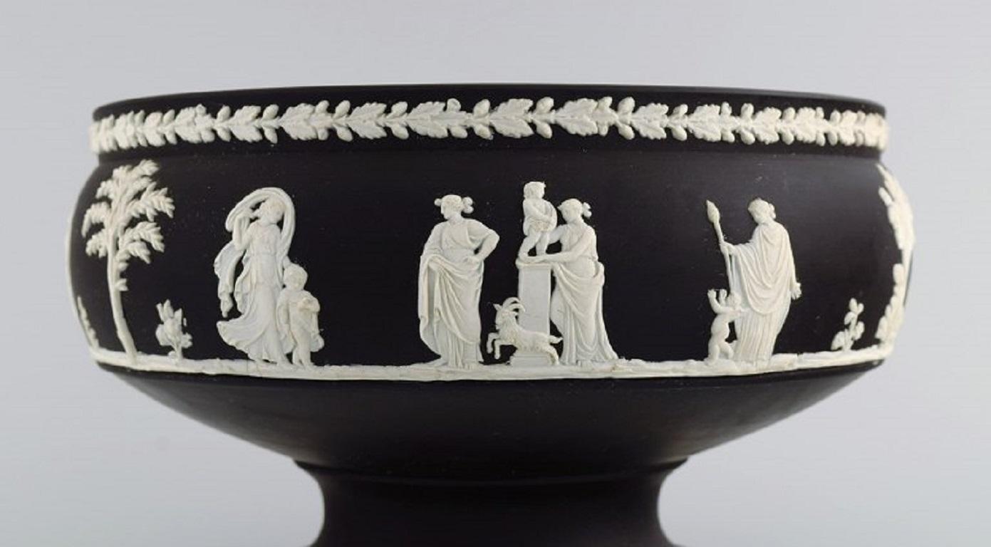 Glazed Wedgwood, England. Rare bowl in black stoneware with classicist scenes in white.
