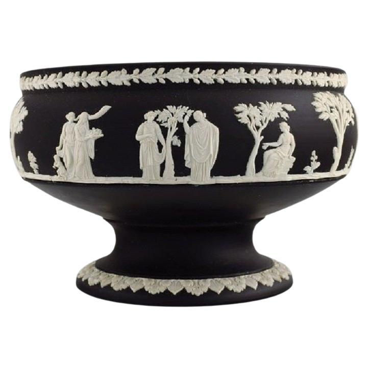 Wedgwood, England. Rare bowl in black stoneware with classicist scenes in white.