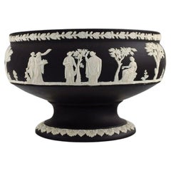 Wedgwood, England. Rare bowl in black stoneware with classicist scenes in white.