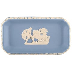 Petit plat en grès bleu clair Wedgwood, Angleterre, datant d'environ 1930