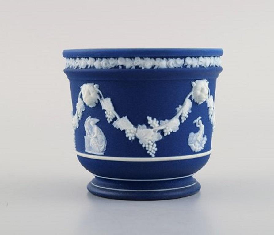 Wedgwood, England, Three Bowls/Dishes and a Flowerpot, Early 20th C In Excellent Condition For Sale In Copenhagen, DK