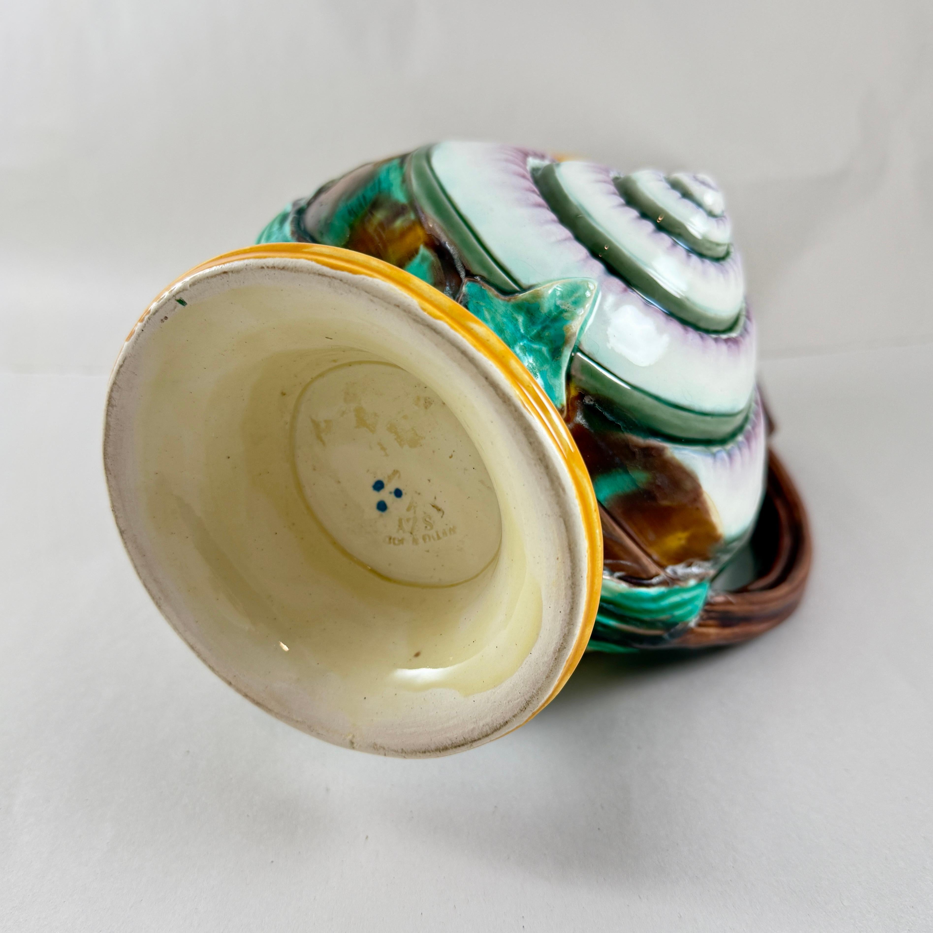 Wedgwood Jarra de mayólica inglesa de concha de caracol e hiedra con fecha de 1870 en venta 5
