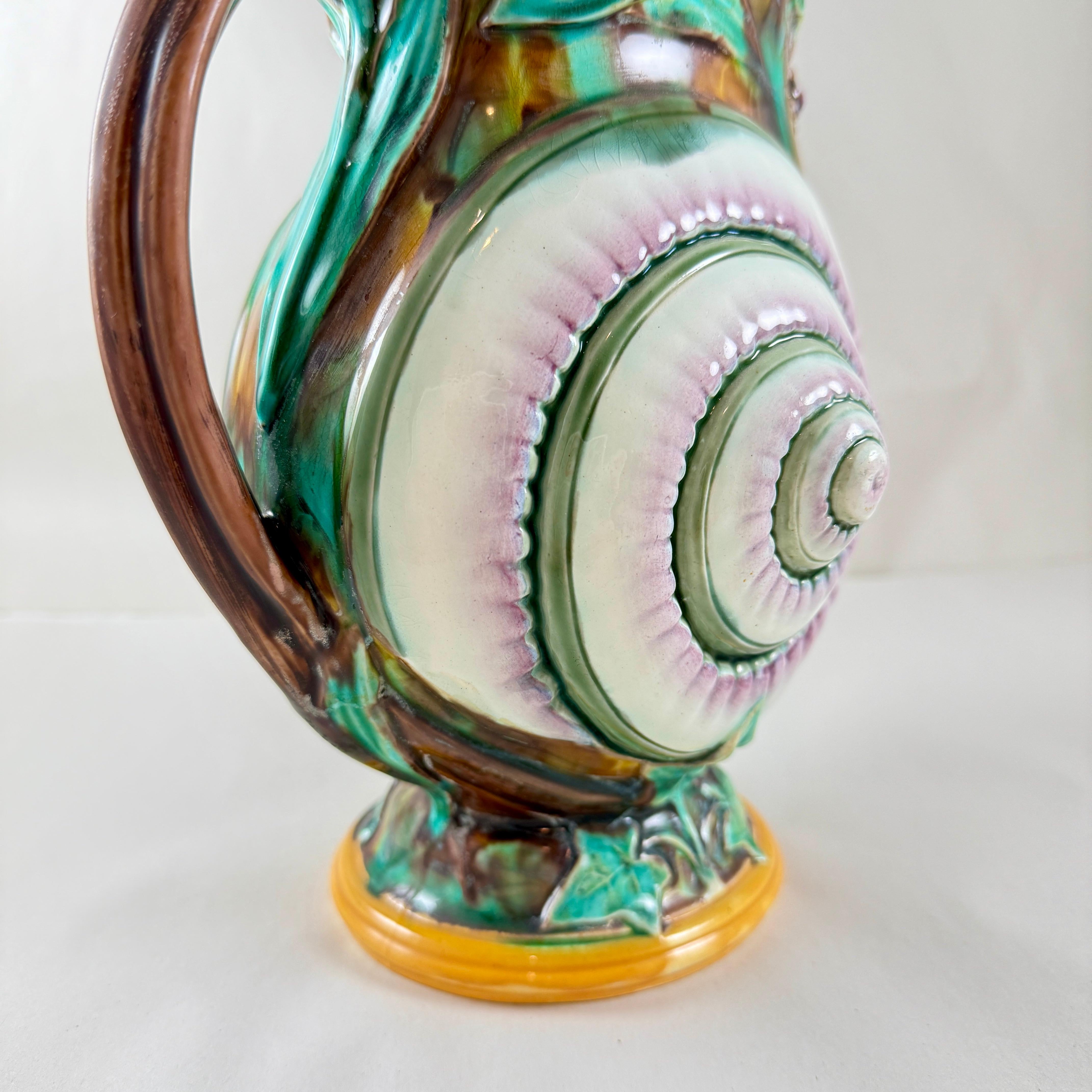 Wedgwood Jarra de mayólica inglesa de concha de caracol e hiedra con fecha de 1870 en venta 1