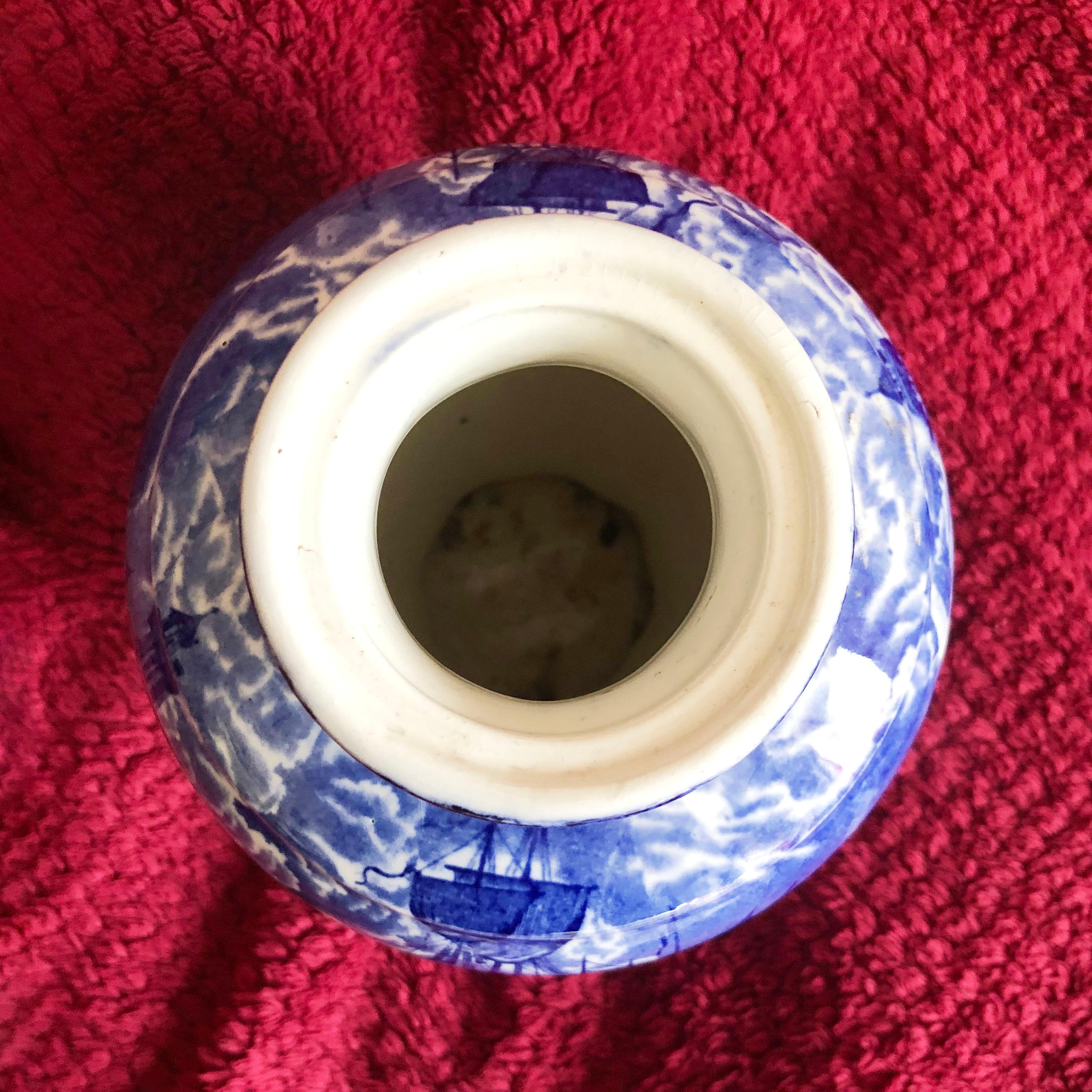 WedgWood Etruria Ferrara  Blue and White Lidded Vase In Good Condition For Sale In London, GB