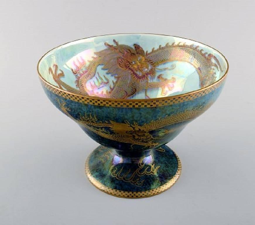 Wedgwood fairy luster bowl in dragon pattern.
Measures: 20 cm. x 14 cm.
In perfect condition.
Stamped.