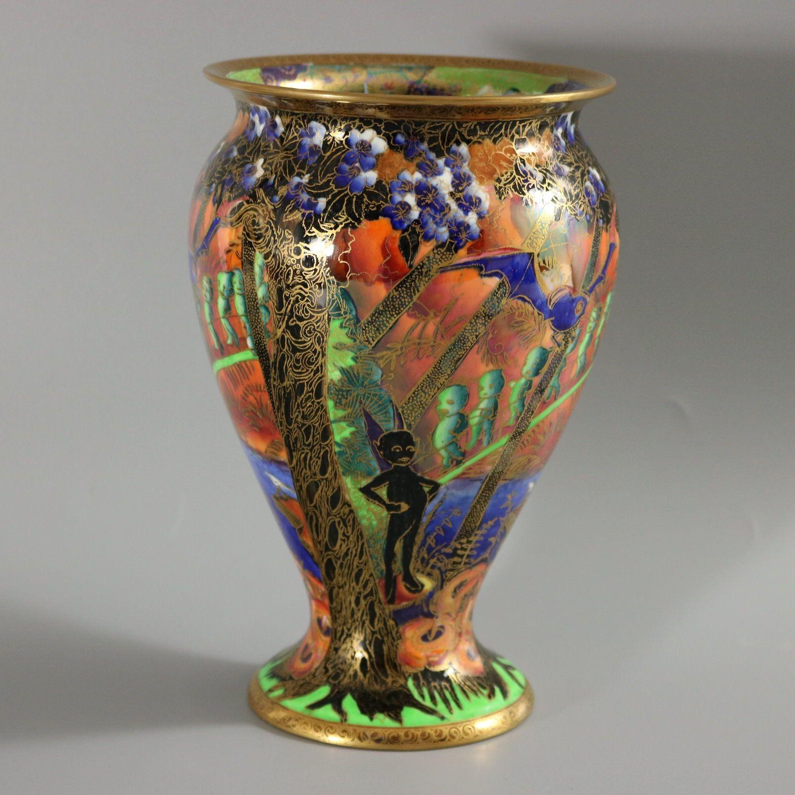 Wedgwood Fairyland Lustre Imps on Bridge Vase In Good Condition For Sale In Chelmsford, Essex