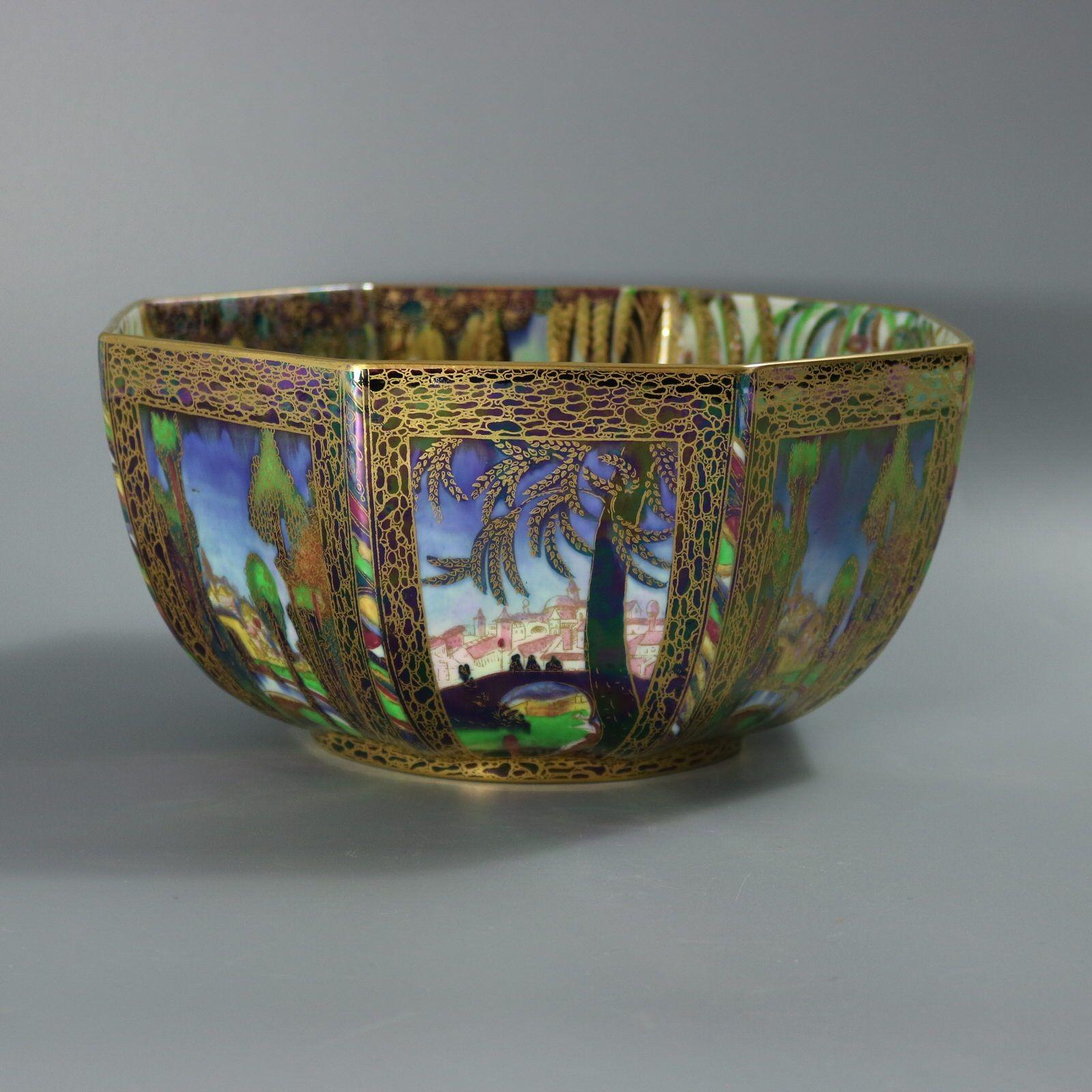 Wedgwood Fairyland Lustre cuenco octogonal decorado en Dana, diseño 