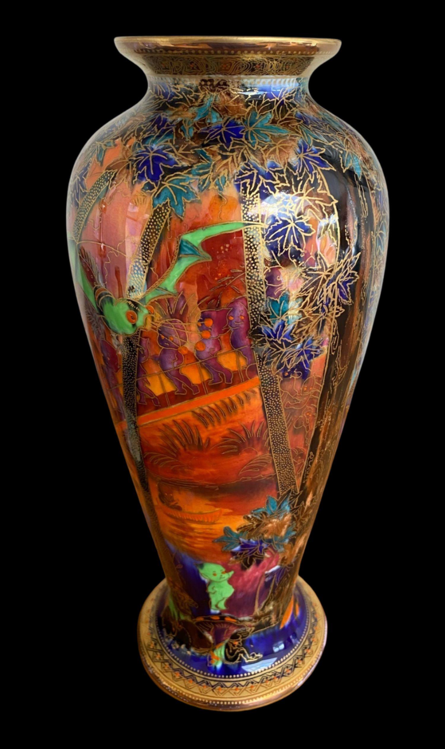 Wedgwood Fairyland Lustre Vase In Good Condition For Sale In Chipping Campden, GB