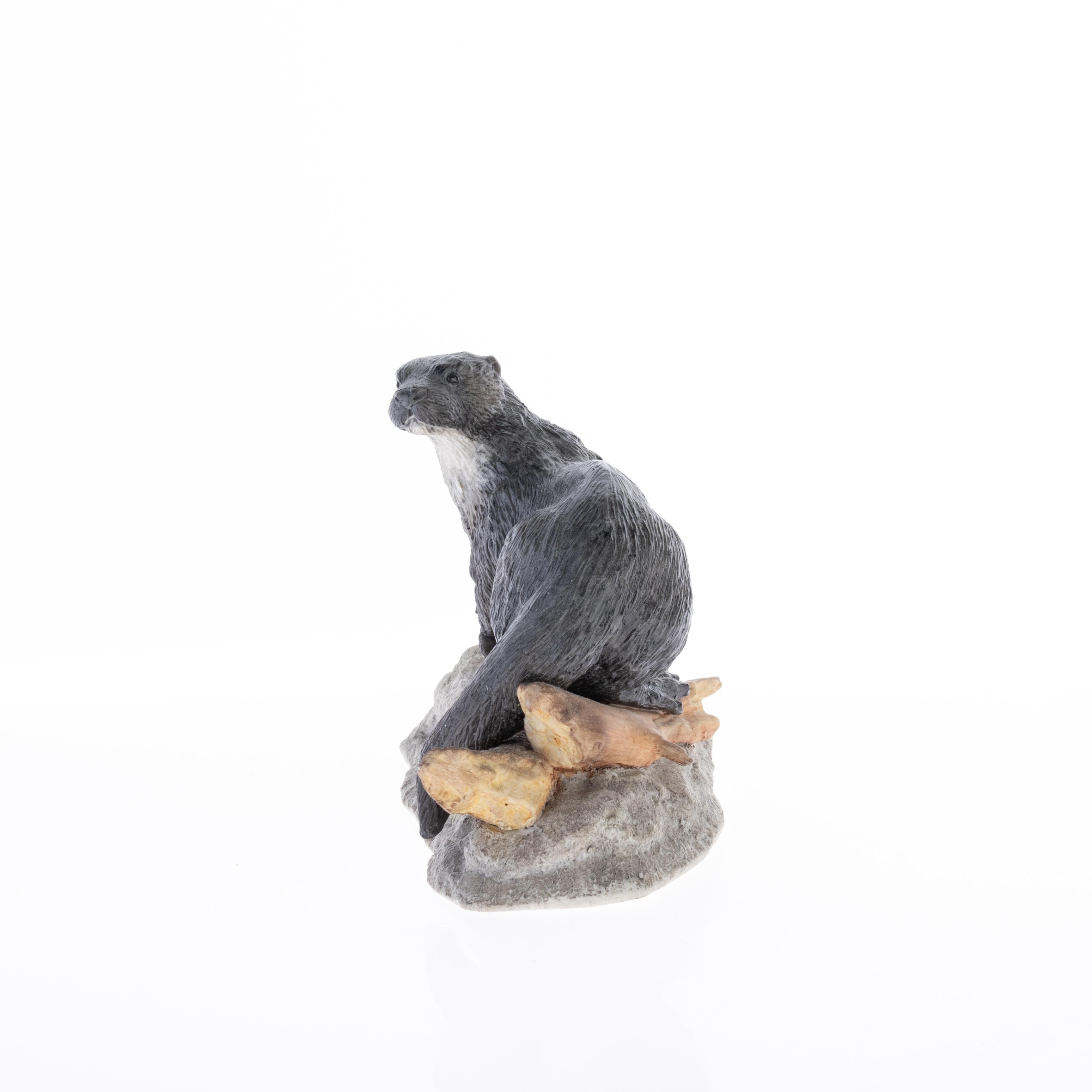 20ième siècle Wedgwood Fine Porcelain Otter Animalier Figure Sculpture en vente