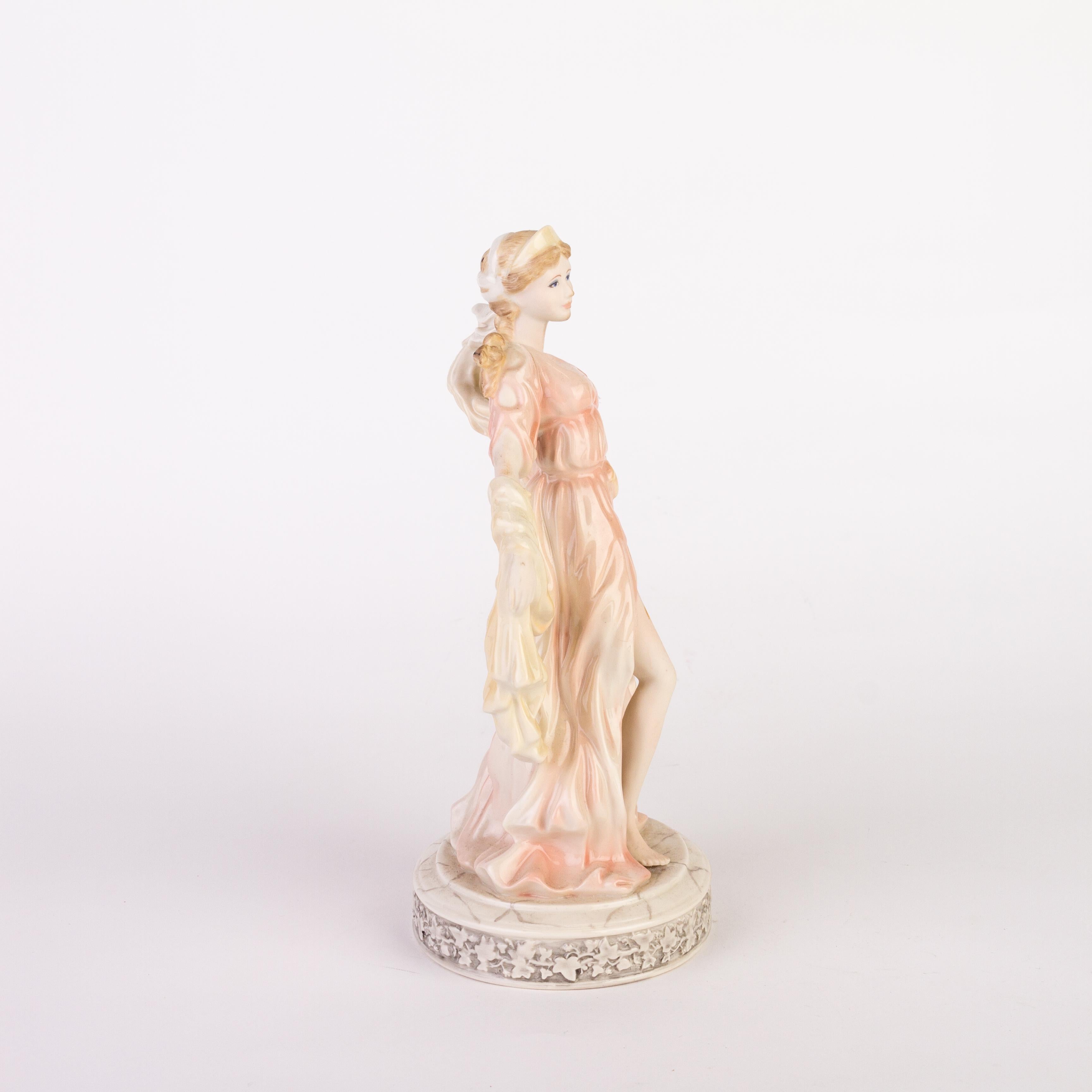Wedgwood Fine Porcelain Sculpture Signed 
Good condition overall, see photos.
From a private collection.

Free international shipping.