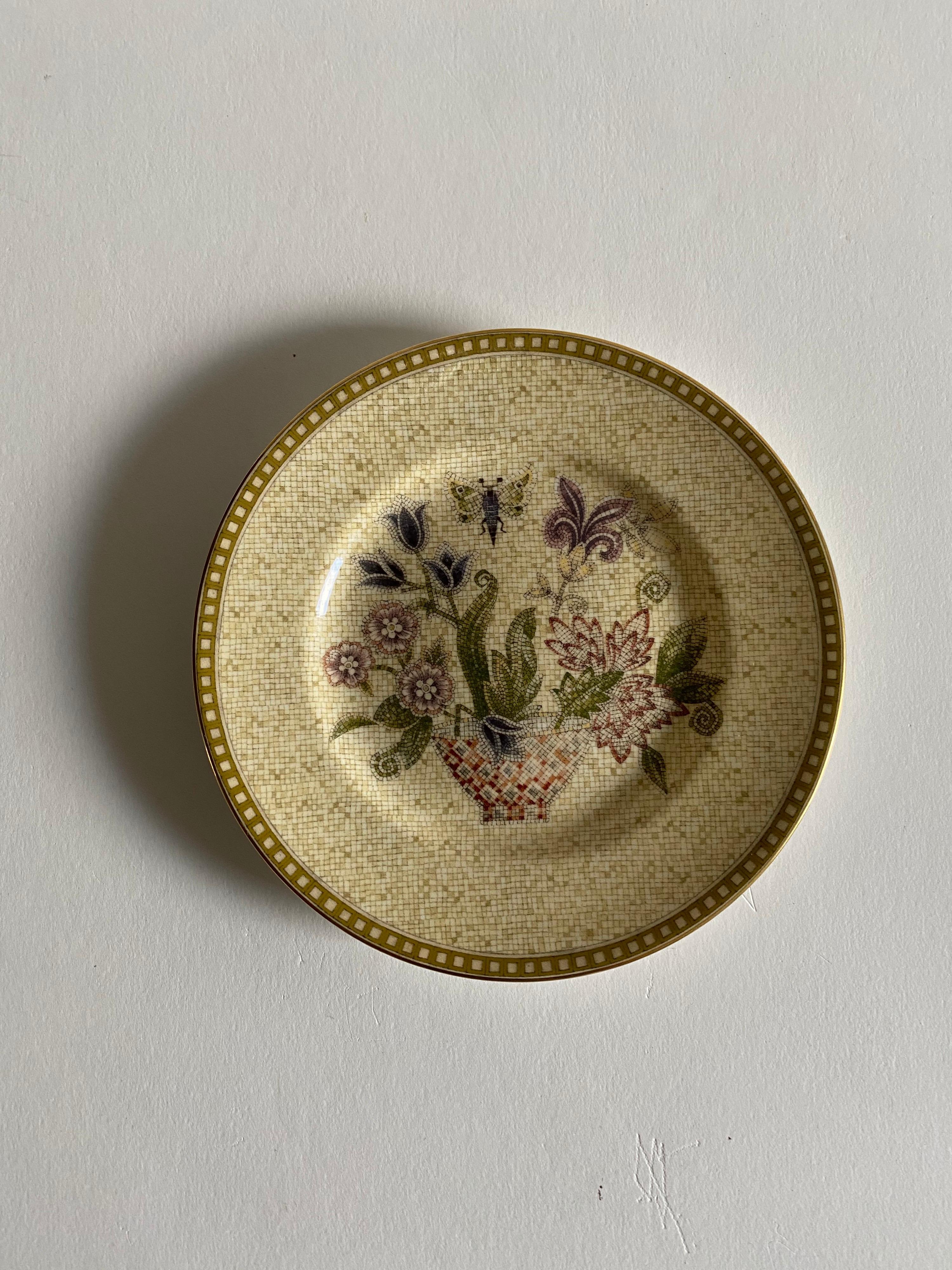 Céramique Ensemble de couverts de table Wedgwood en tapisserie à motifs floraux, 25 pièces en vente