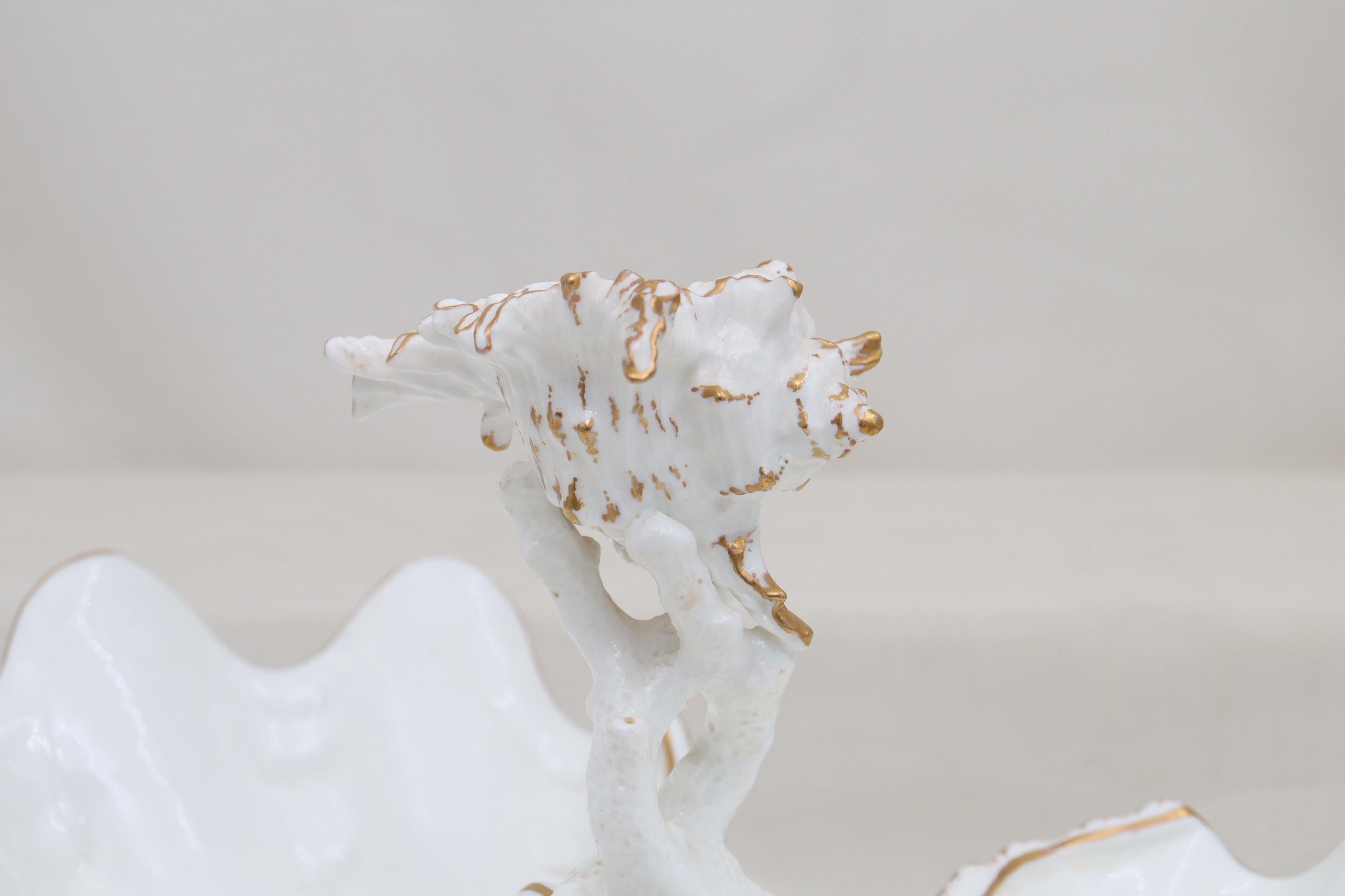 Wedgwood gilt bone china clam shell centrepiece In Good Condition For Sale In East Geelong, VIC