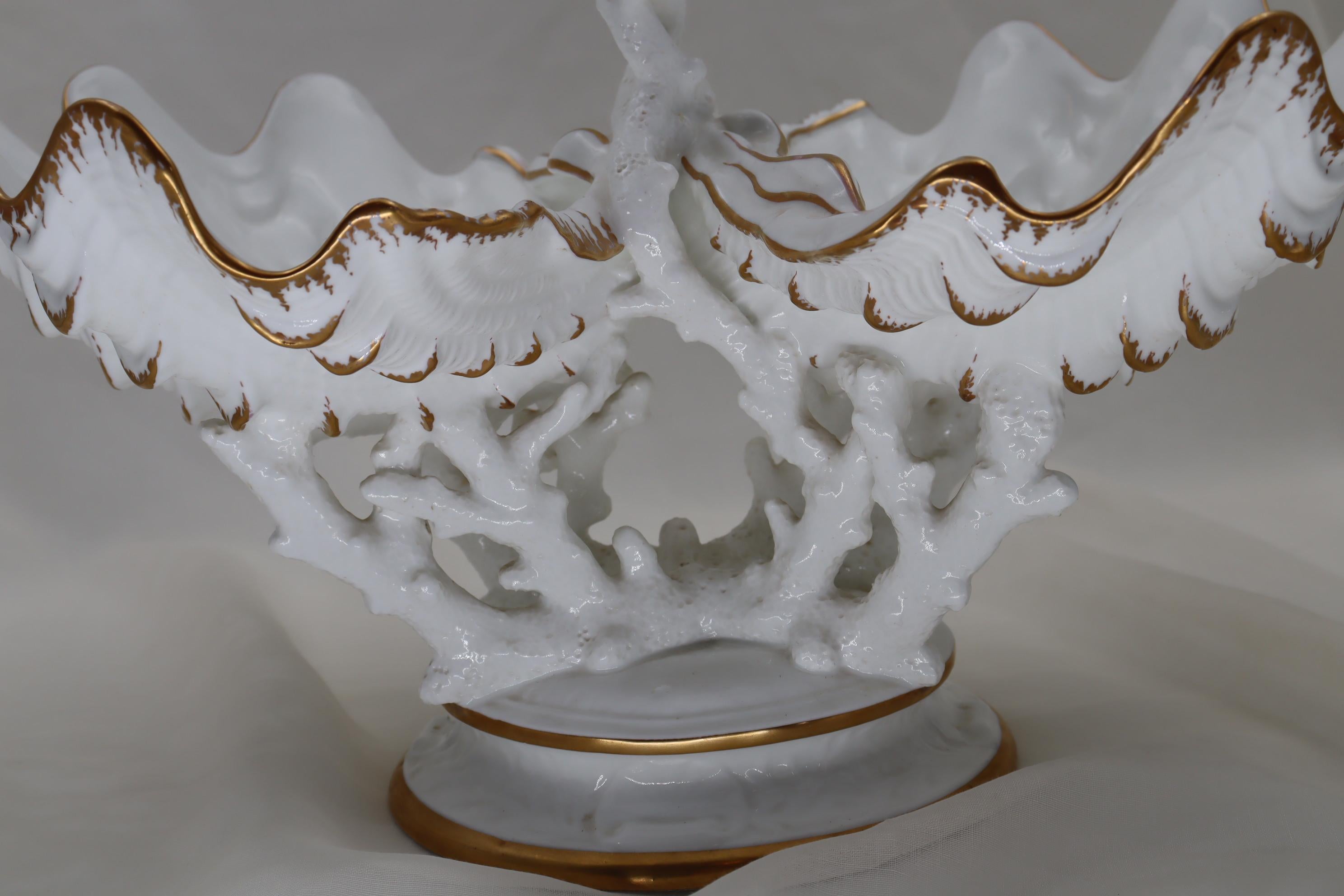 Late 19th Century Wedgwood Gilt Bone China Clam Shell Centrepiece For Sale