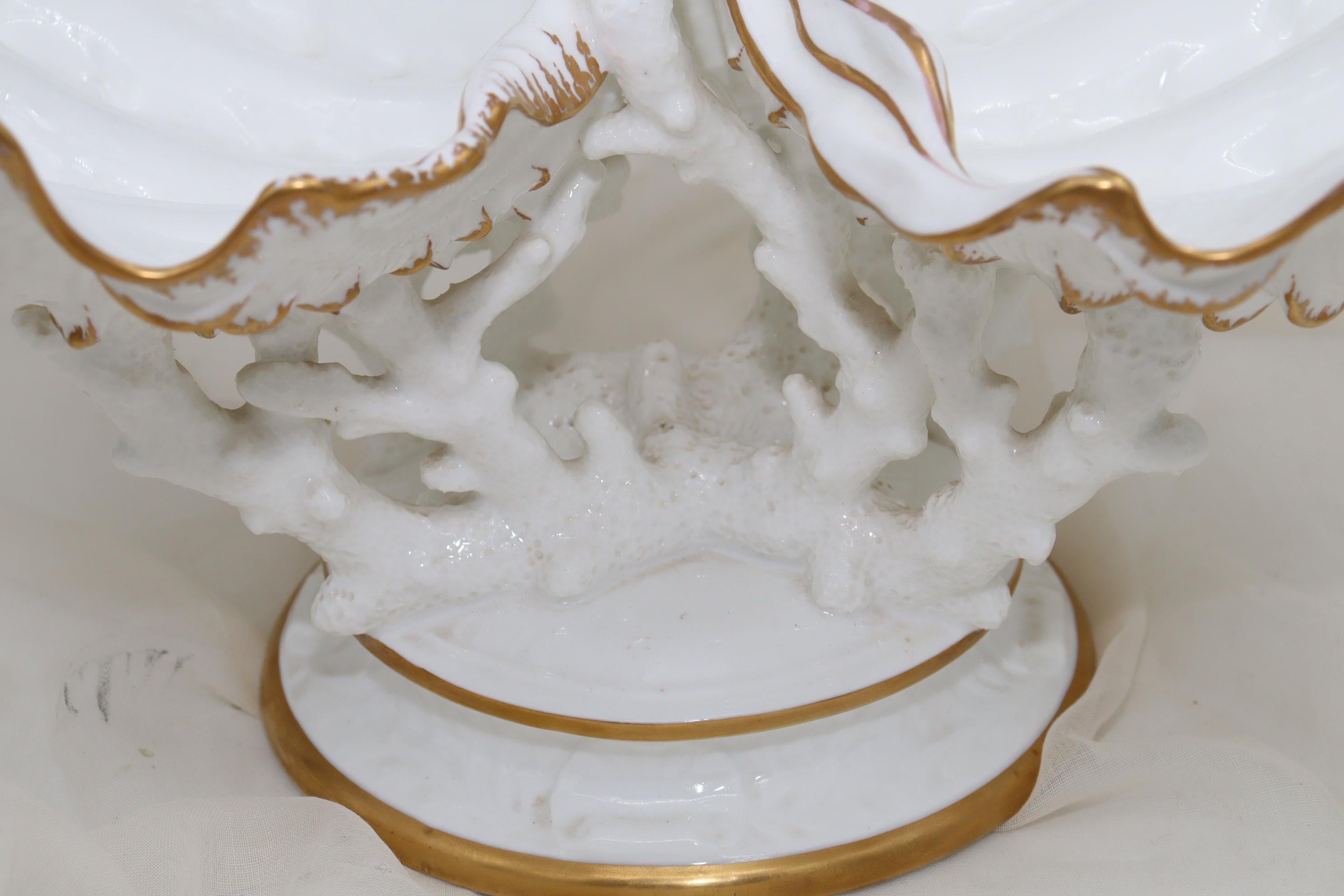 Wedgwood gilt bone china clam shell centrepiece For Sale 1