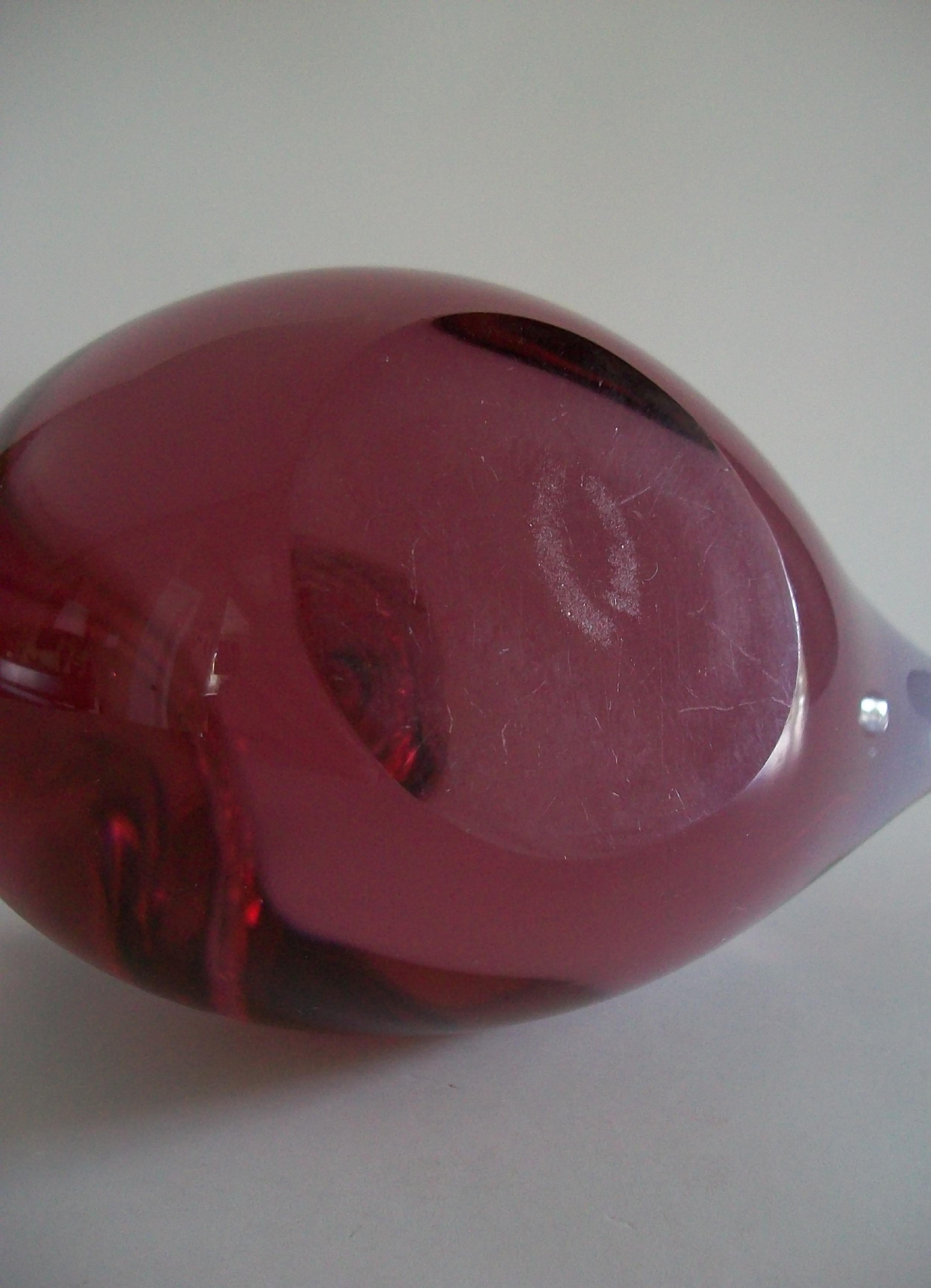 WEDGWOOD GLASS - Pink & Lavender Glass Duck Paperweight - U.K. - Circa 1970's For Sale 2