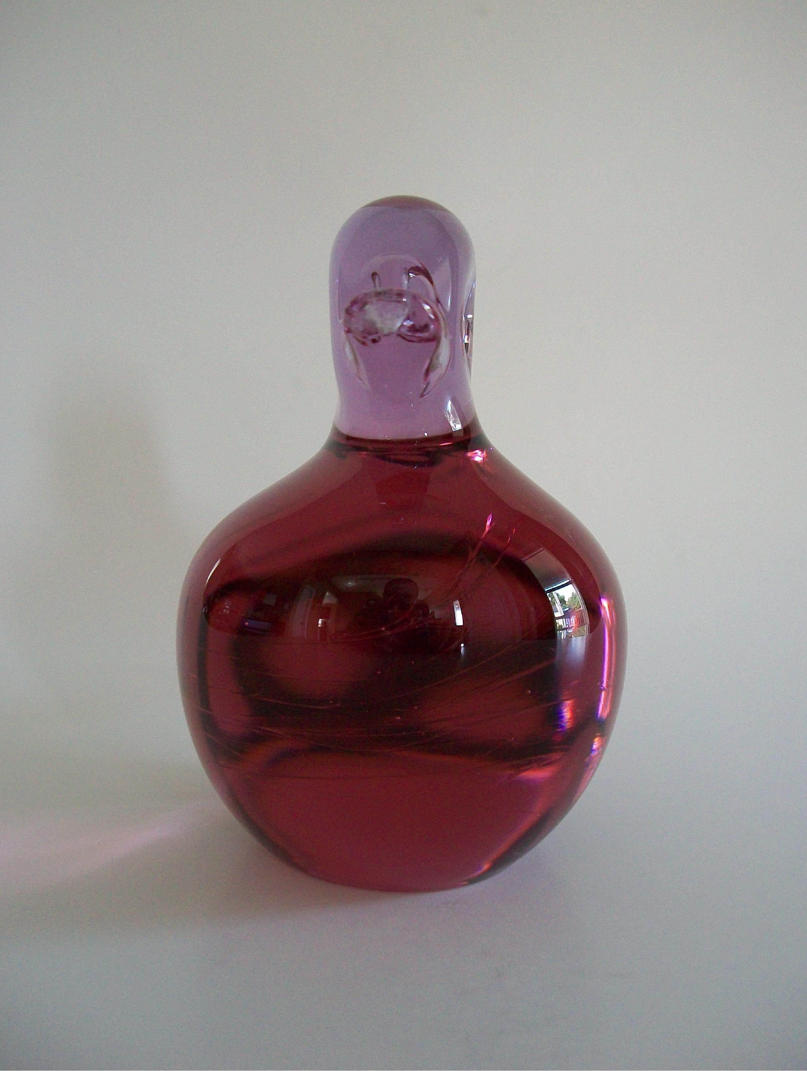 WEDGWOOD GLASS - Pink & Lavender Glass Duck Paperweight - U.K. - Circa 1970's In Good Condition For Sale In Chatham, ON