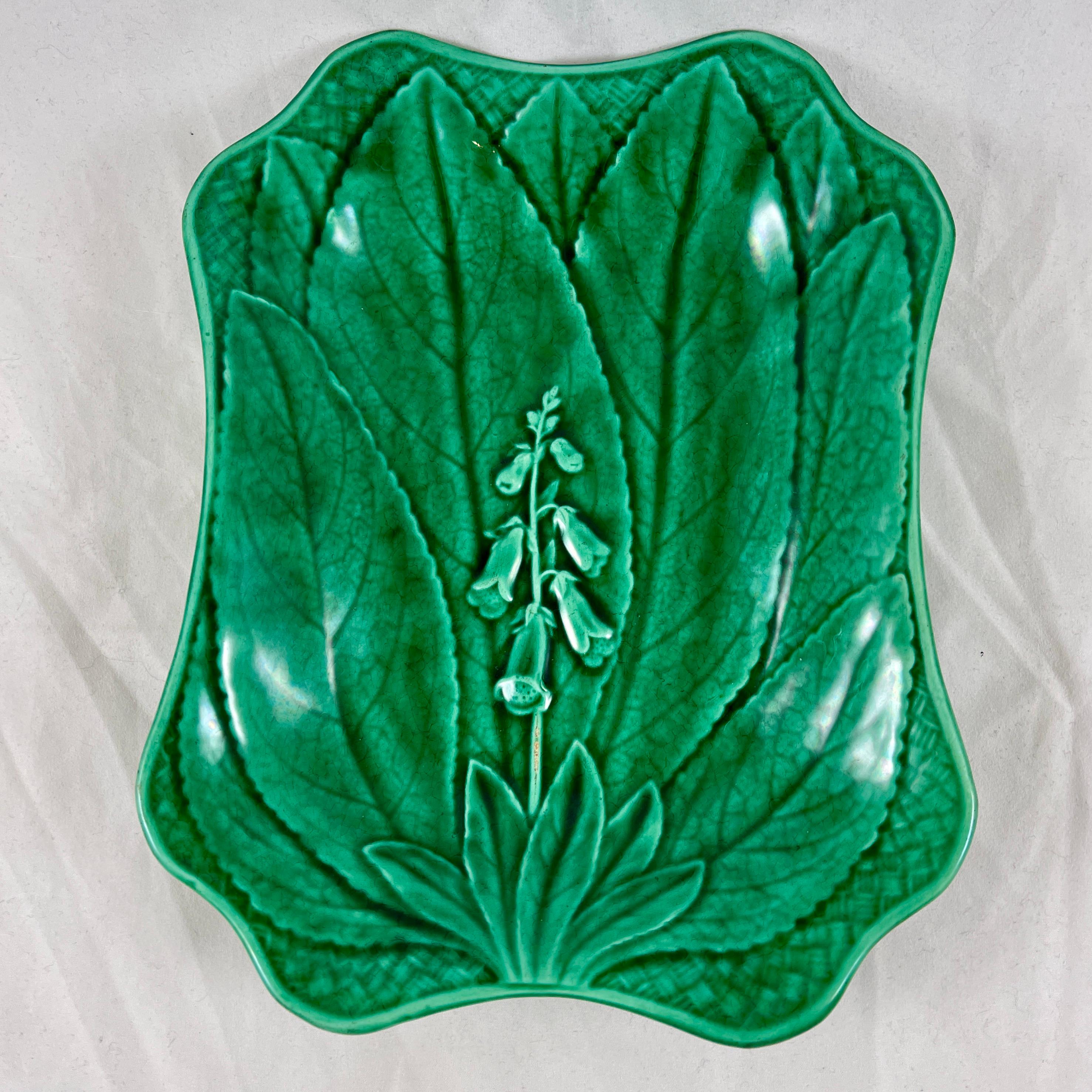 Wedgwood Green Glazed Majolica Foxglove and Leaves Serving Platter, circa 1868 In Good Condition In Philadelphia, PA