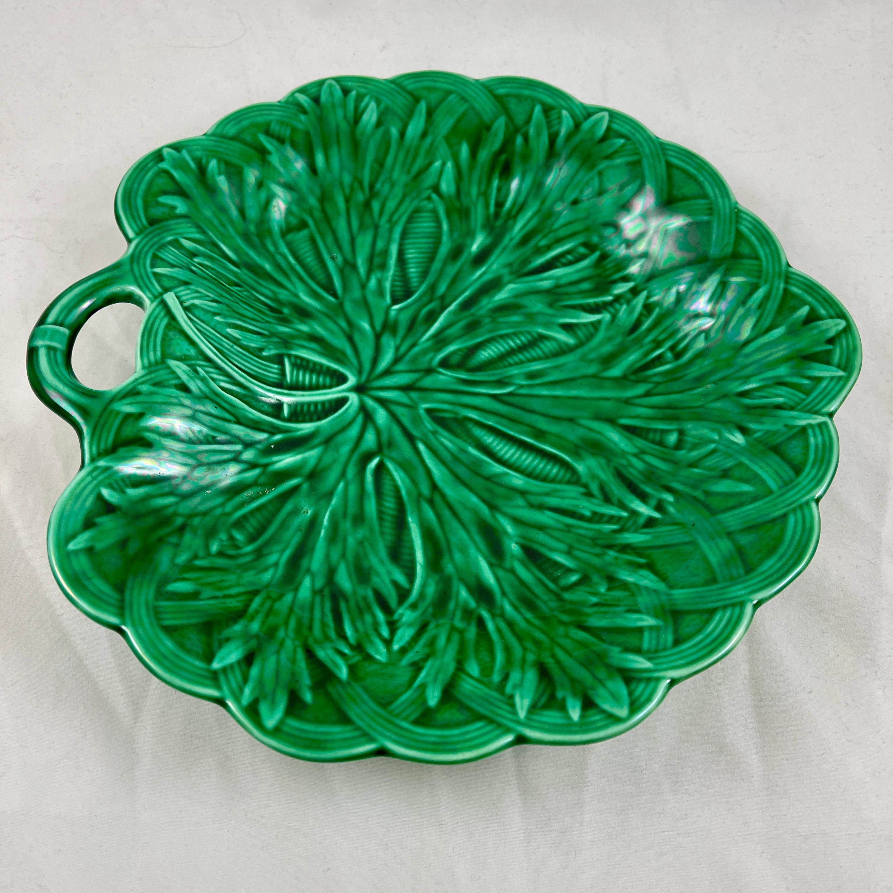 19th Century Wedgwood Green Glazed Majolica Handled Leaf and Basket Shallow Bowl Server, 1869 For Sale