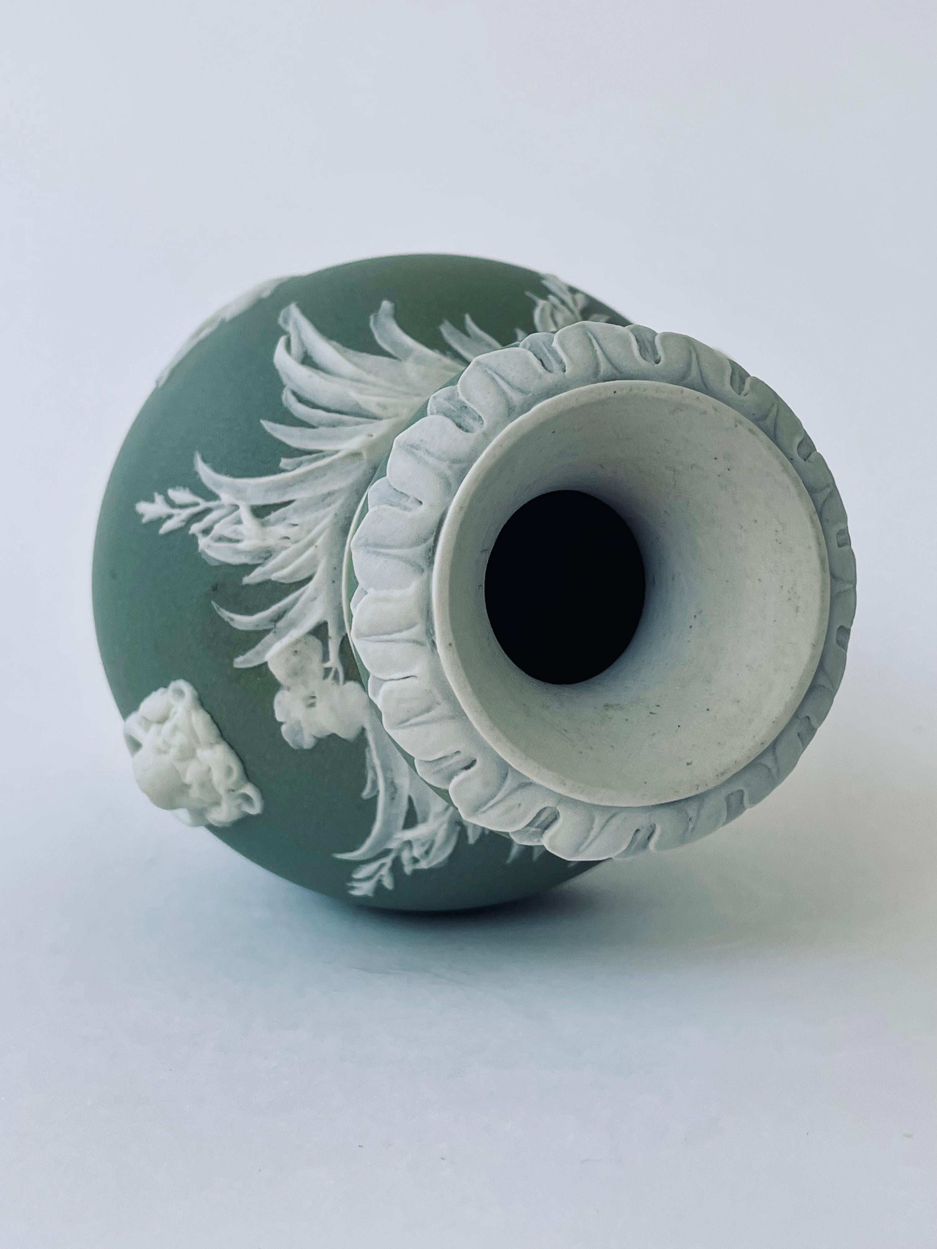 Vase Wedgwood Dip en grès vert en vente 2