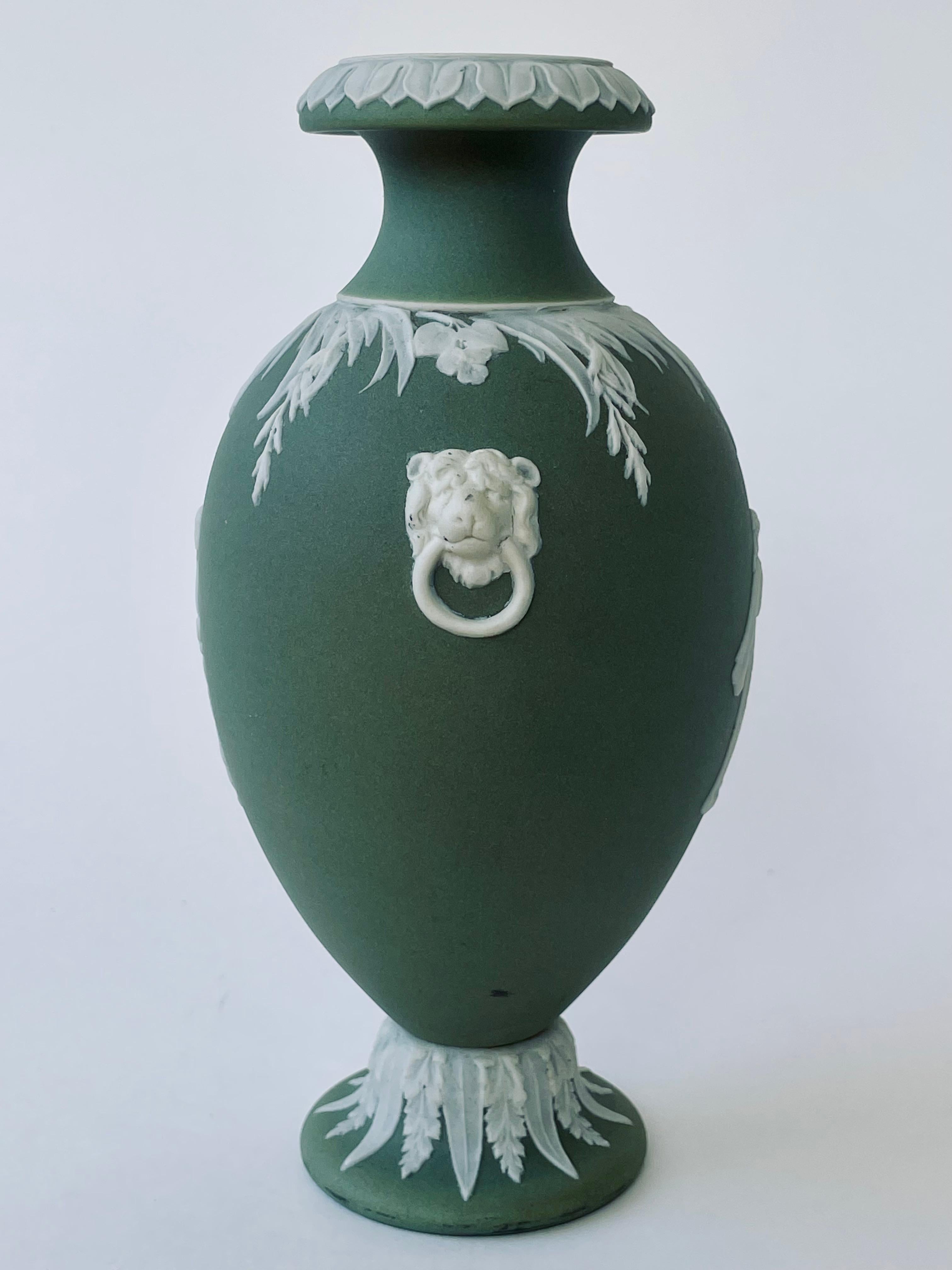Grès Vase Wedgwood Dip en grès vert en vente